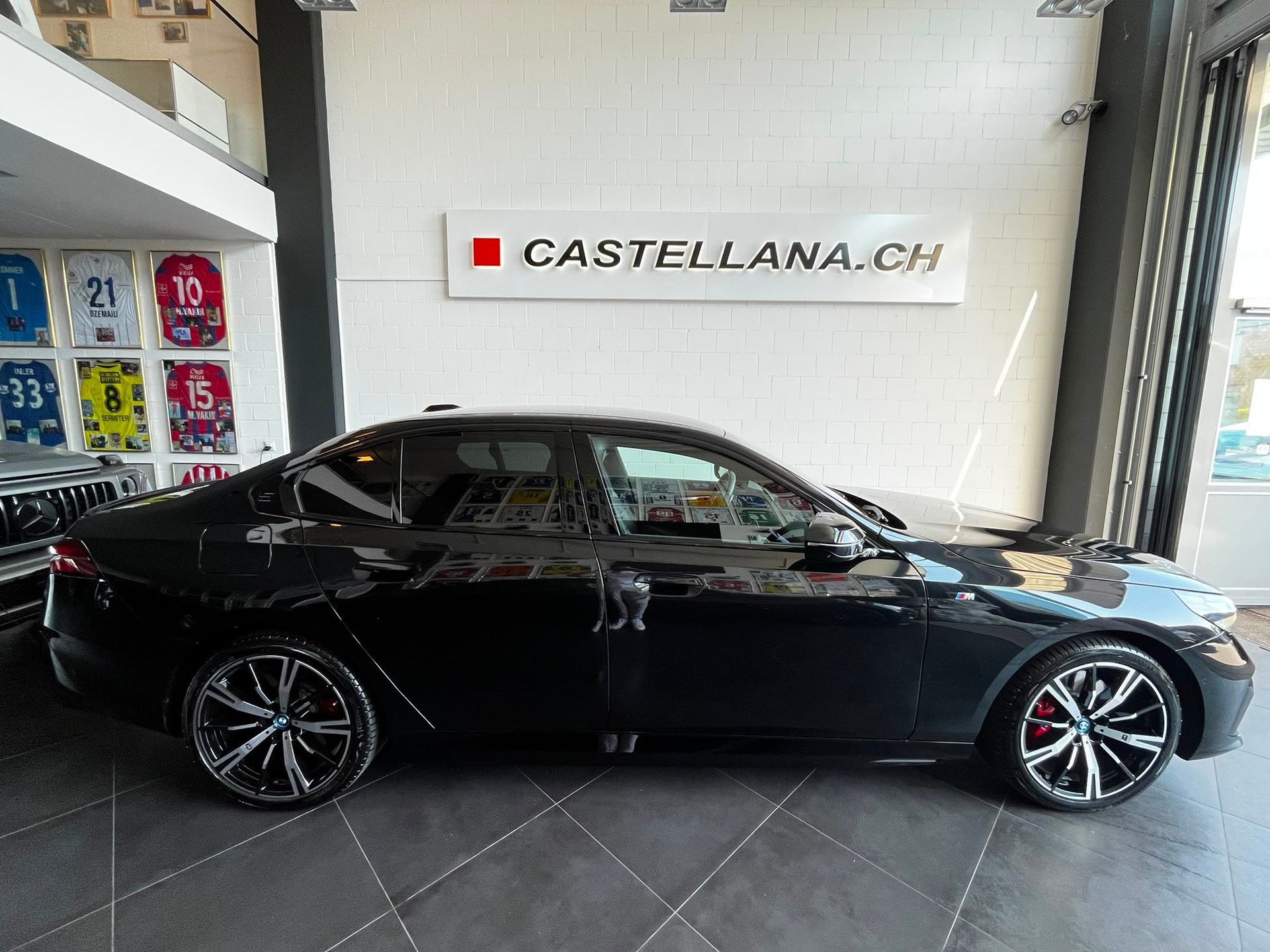 BMW 550e xDrive M Sport Pro Steptronic-image-4