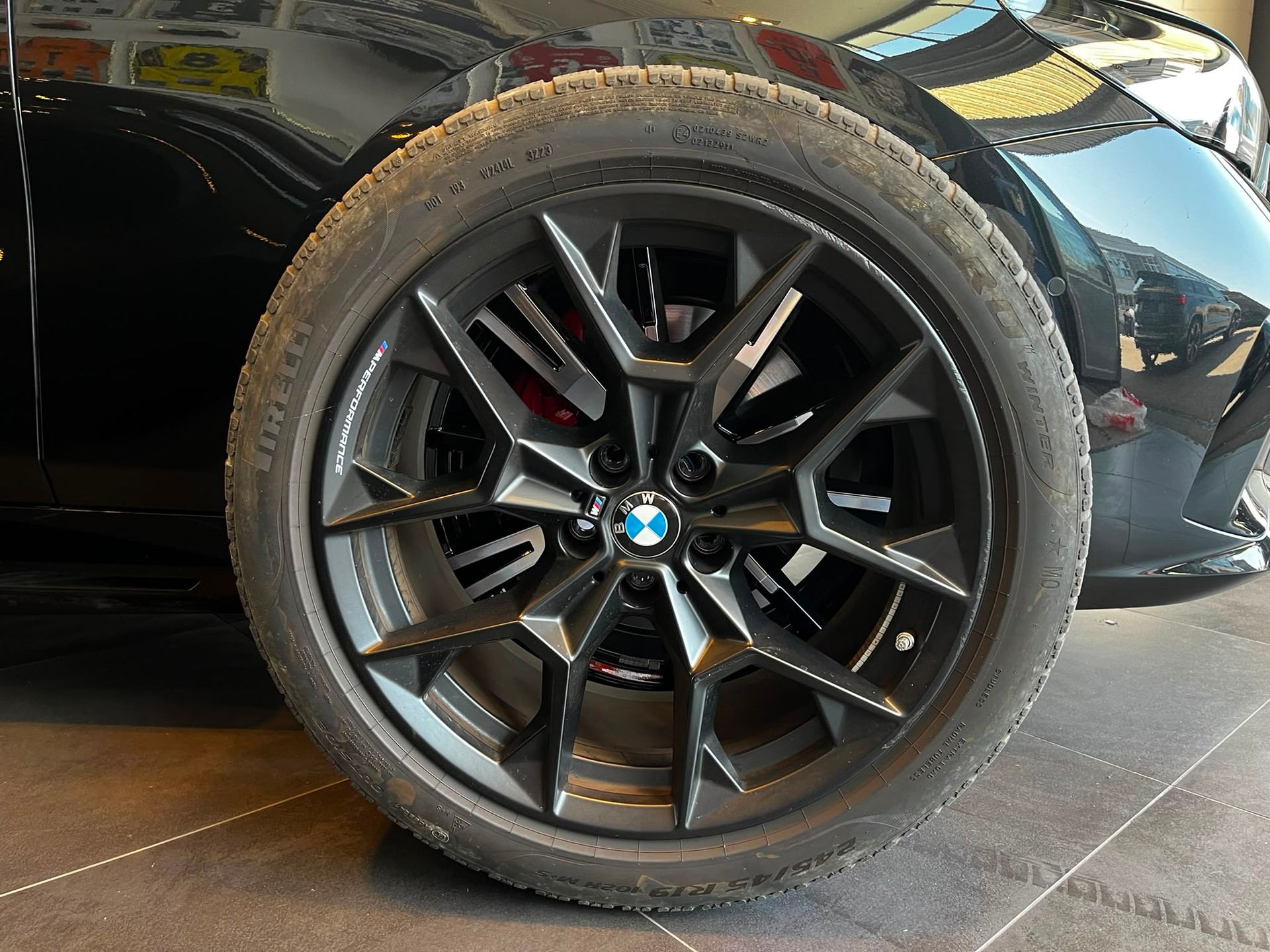 BMW 550e xDrive M Sport Pro Steptronic-image-24