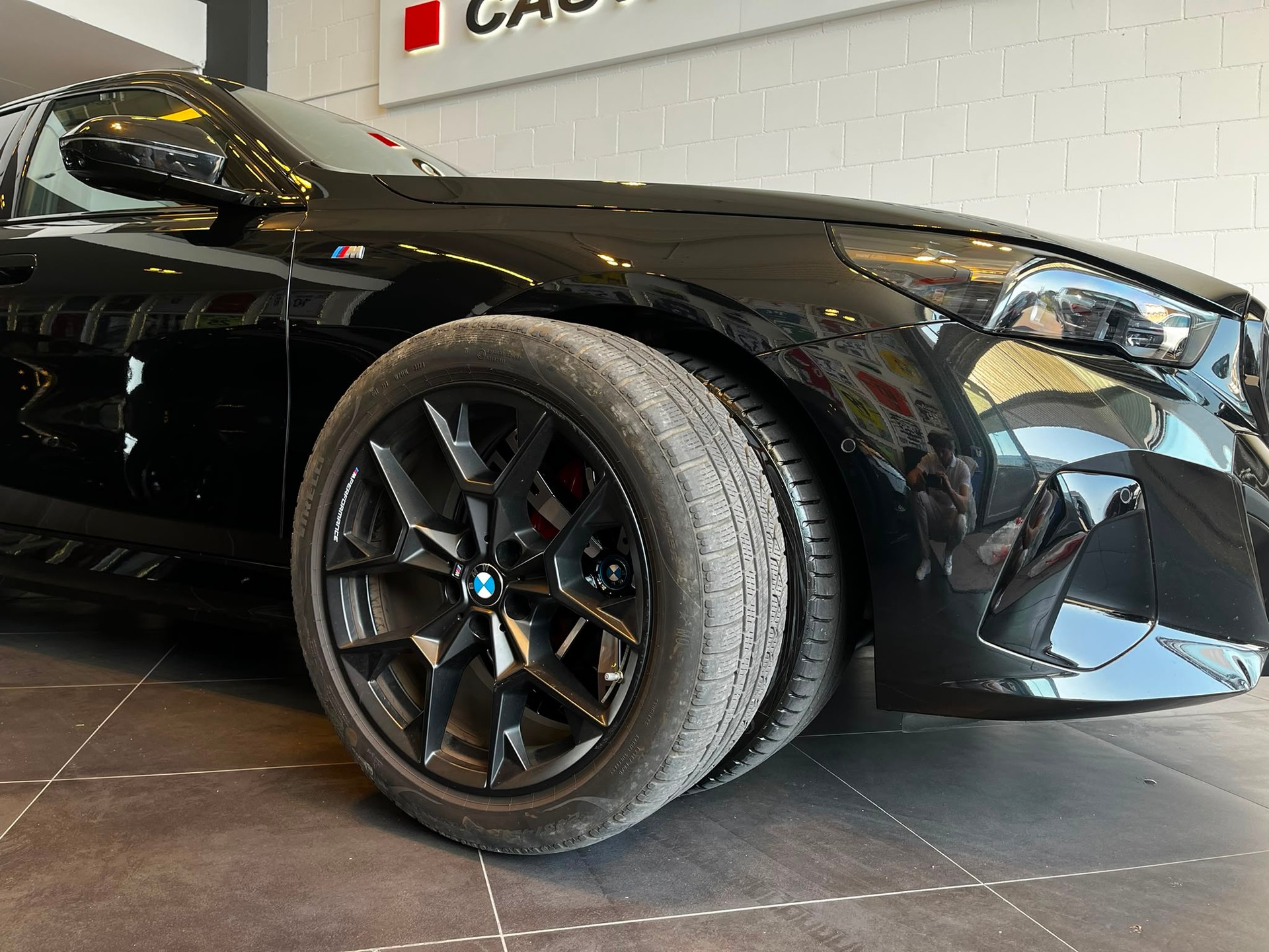 BMW 550e xDrive M Sport Pro Steptronic-image-23