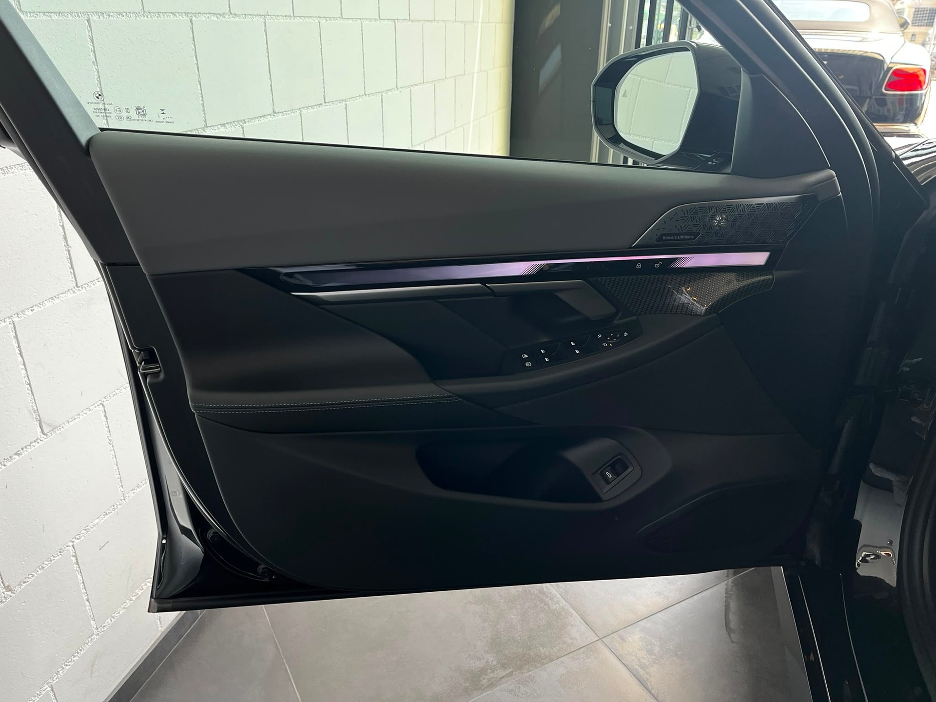 BMW 550e xDrive M Sport Pro Steptronic-image-25