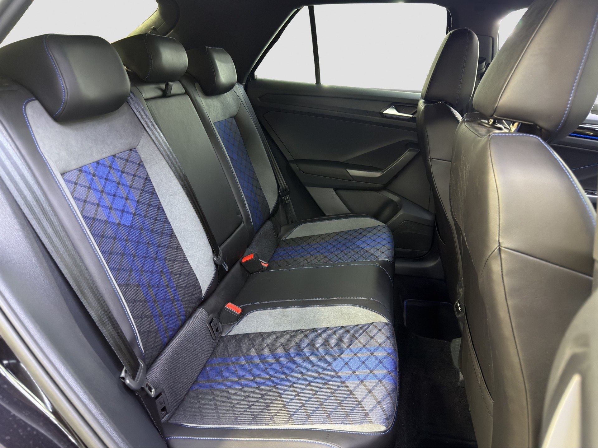 VW T-Roc 2.0 TSI R DSG 4Motion-image-14