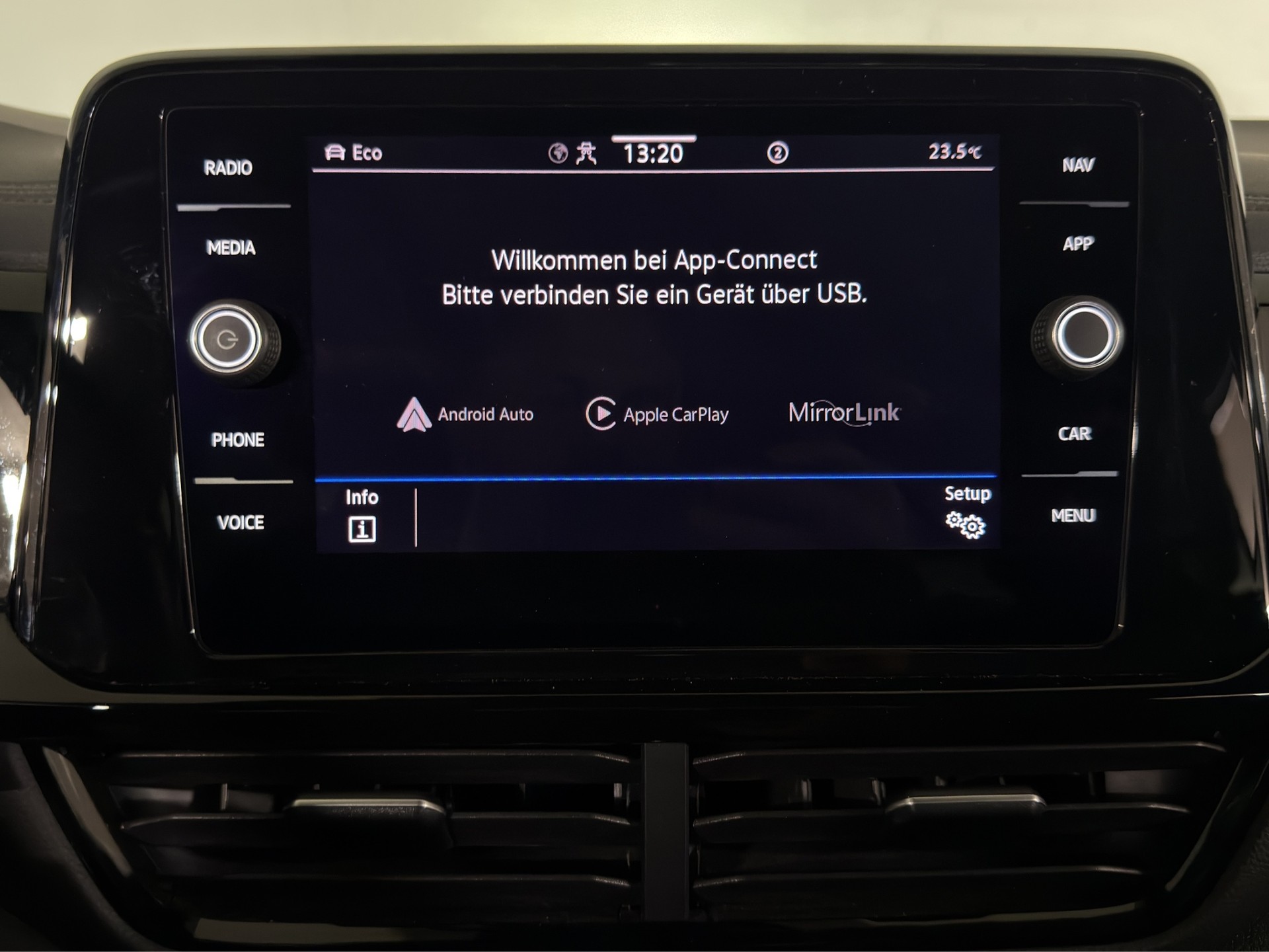 VW T-Roc 2.0 TSI R DSG 4Motion-image-22