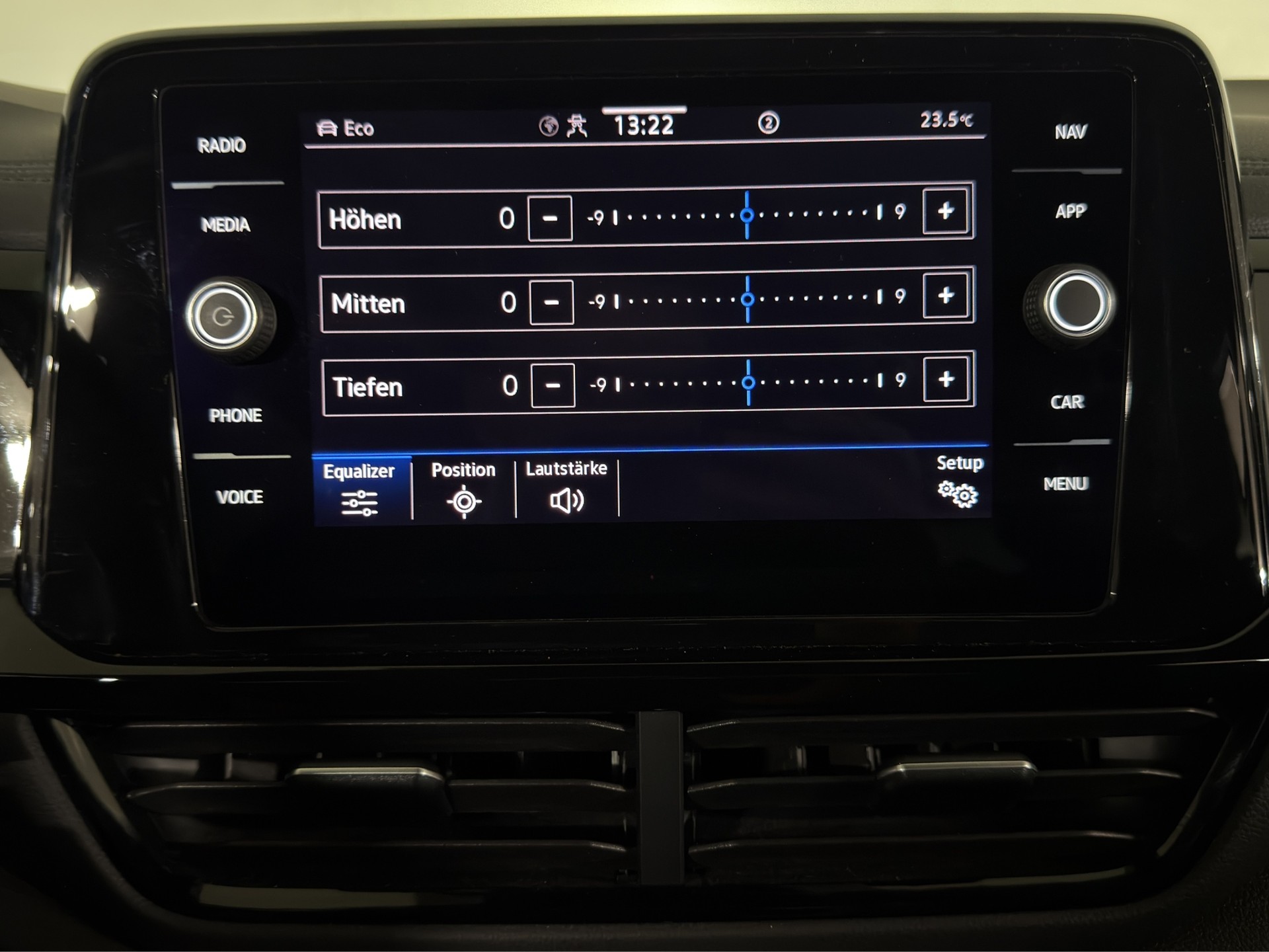 VW T-Roc 2.0 TSI R DSG 4Motion-image-16