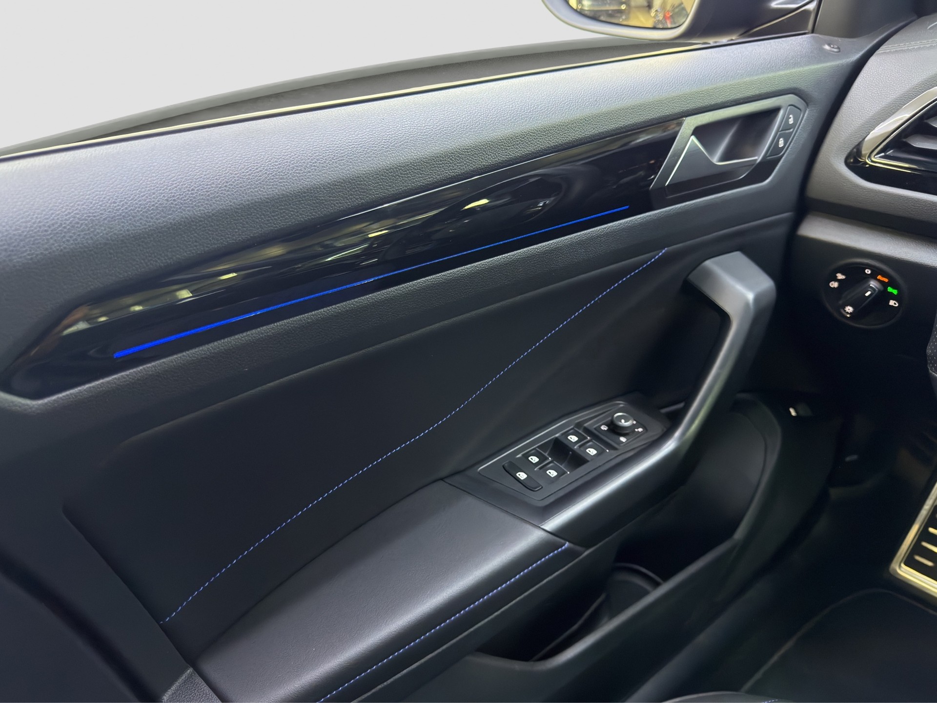 VW T-Roc 2.0 TSI R DSG 4Motion-image-28