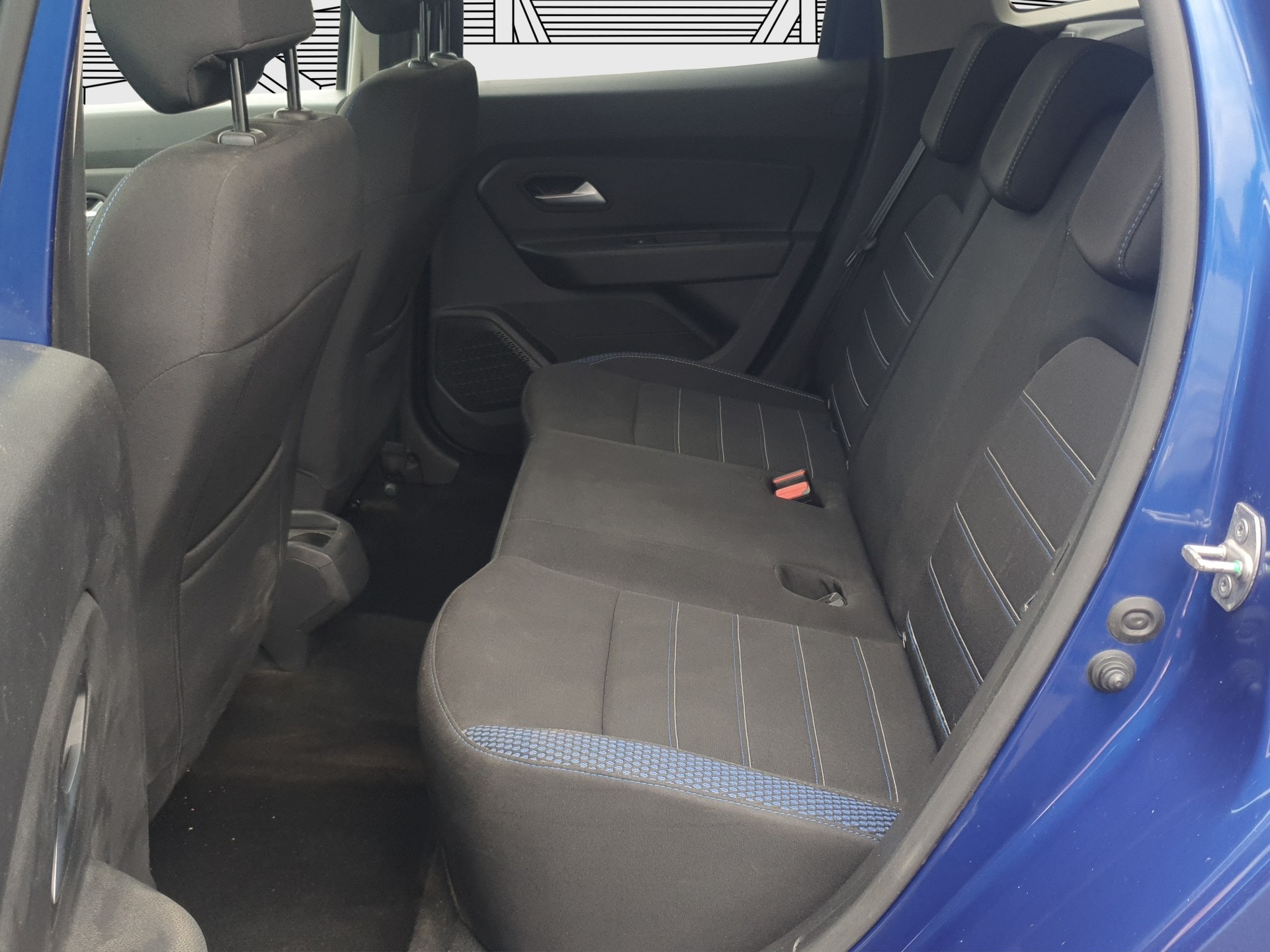DACIA Duster 1.5 Blue dCi Celebration 4WD-image-12
