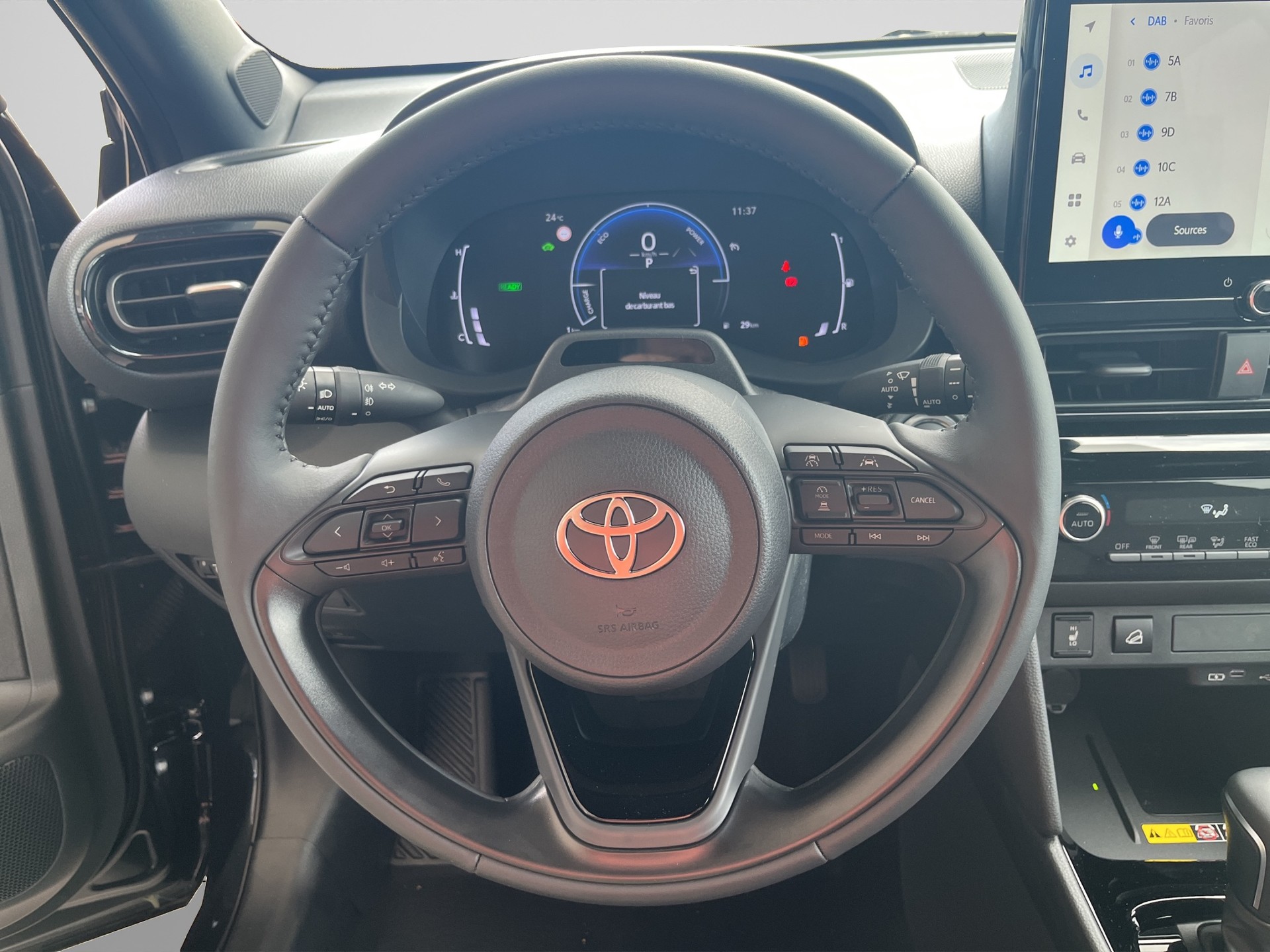 TOYOTA YARIS Cross 1.5 VVT-i HSD Trend AWD-image-8