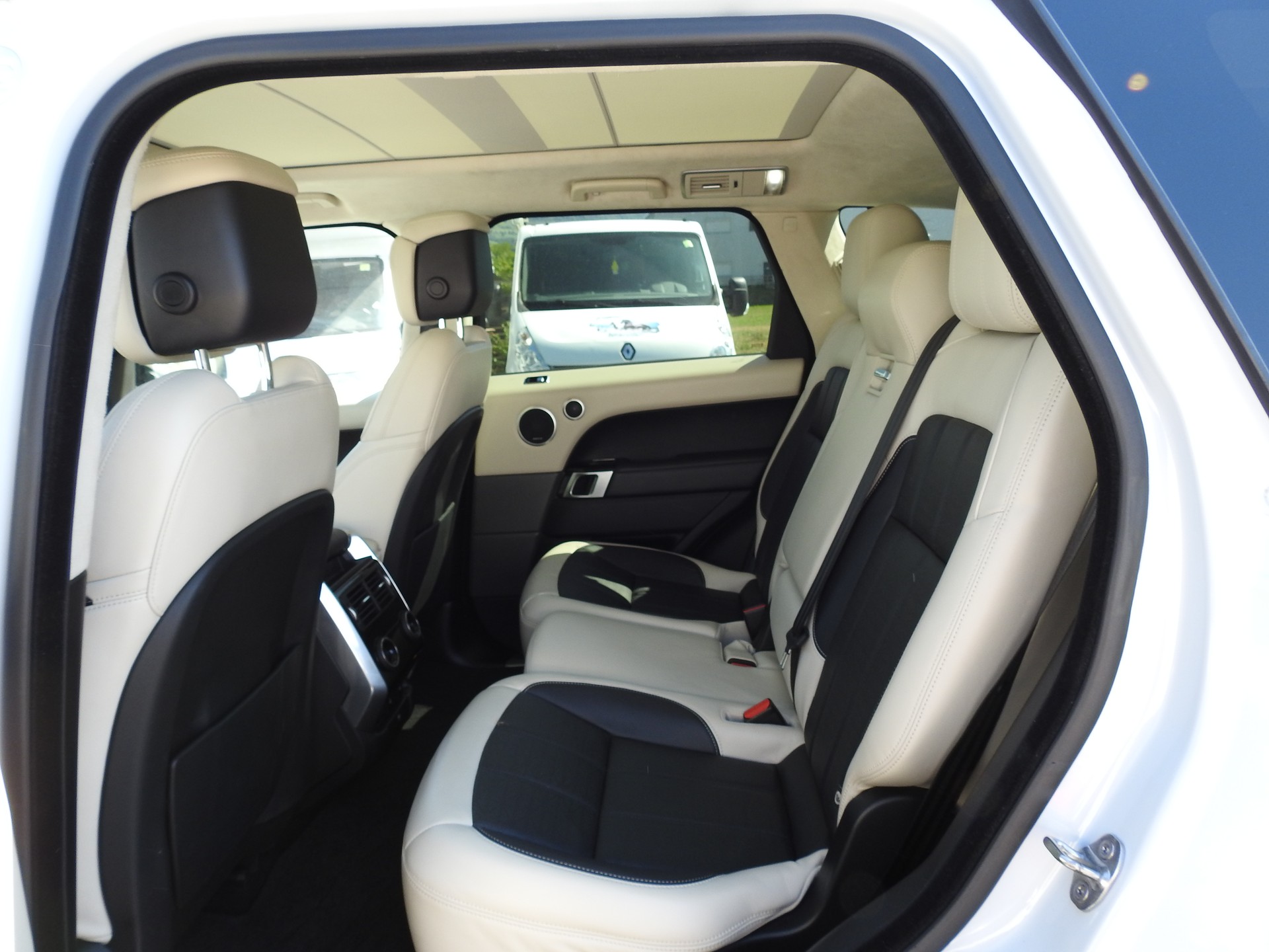 LAND ROVER Range Rover Sport 3.0 SDV Autobiography Dynamic Automatic-image-17