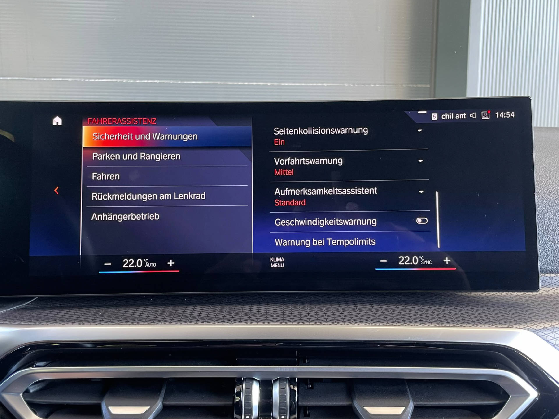 BMW M340i xDrive Touring-image-12