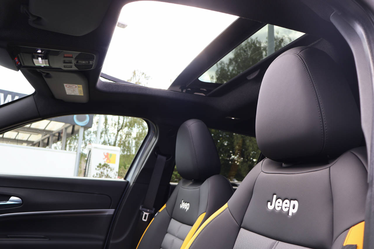 JEEP Avenger 1.2 MHEV The North Face 4xe-image-13