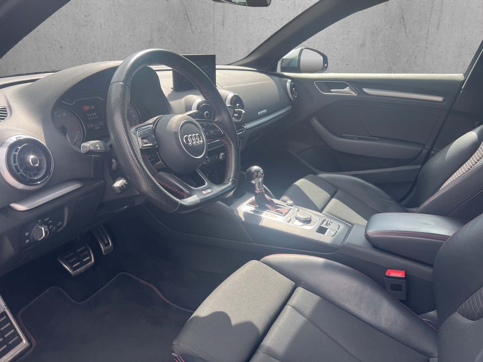AUDI S3 Sportback 2.0 TFSI quattro S-tronic-image-8