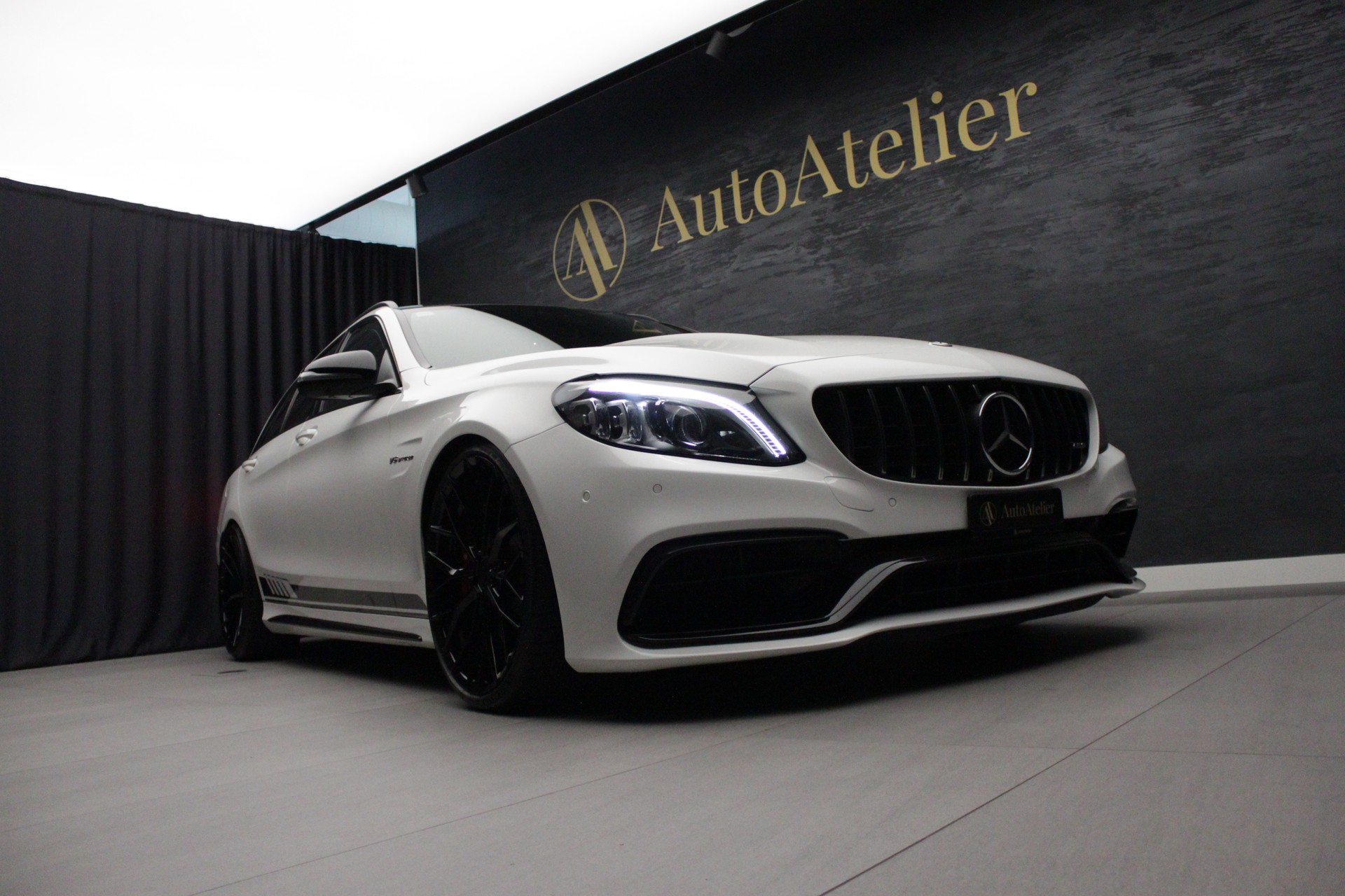 MERCEDES-BENZ C 63 S AMG-showroom-element-3