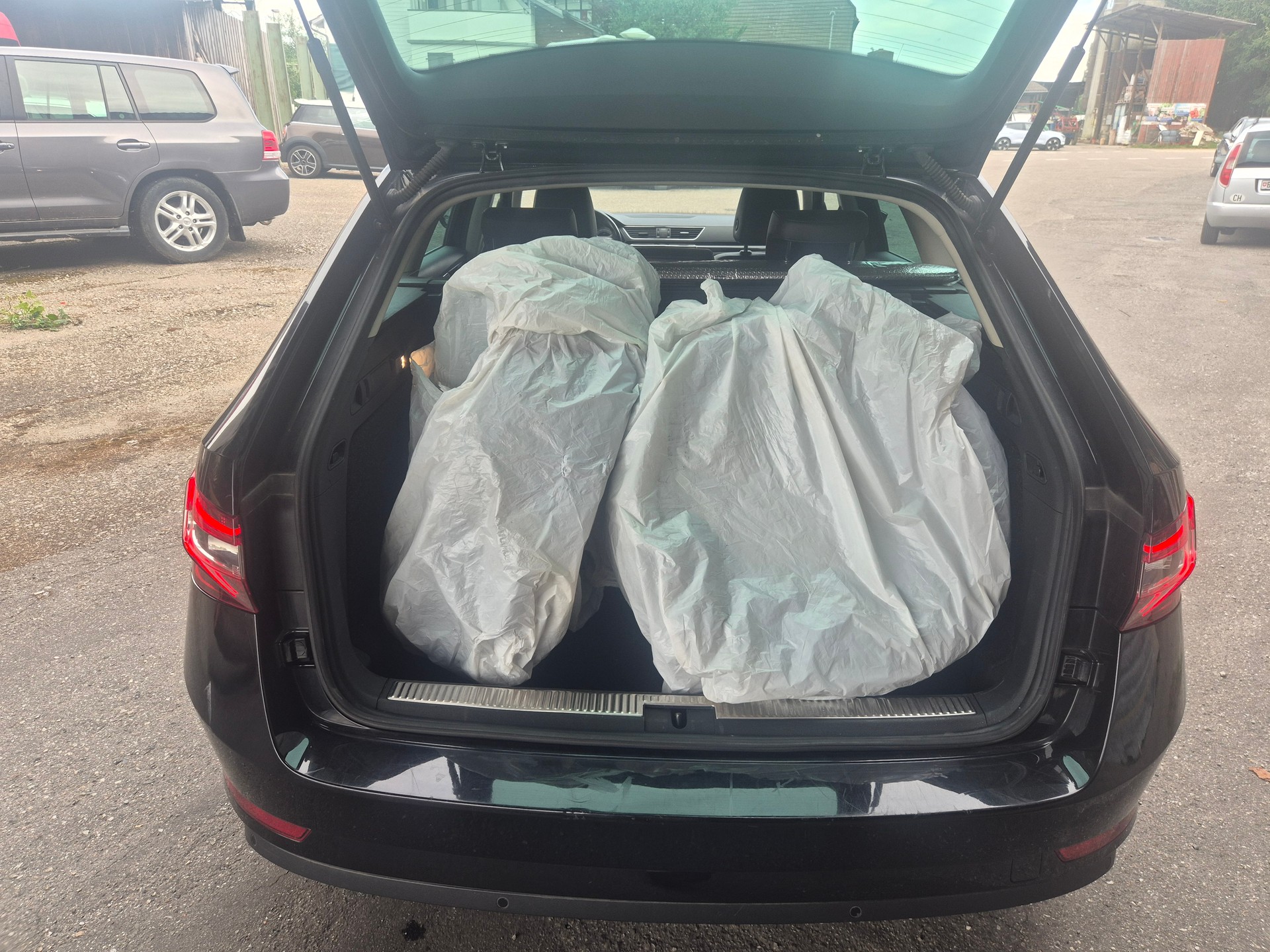 SKODA Super B 4x4 Automat 2017 Top Zustand-image-11
