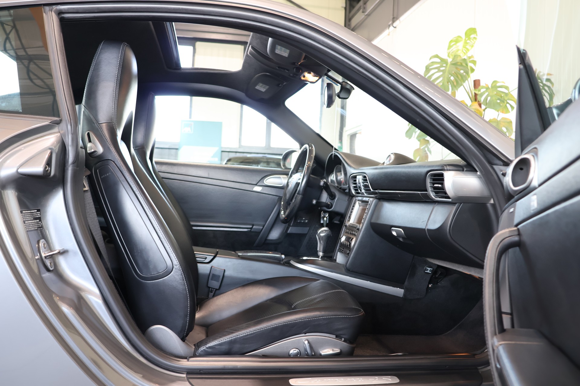 PORSCHE Carrera 4S-image-12