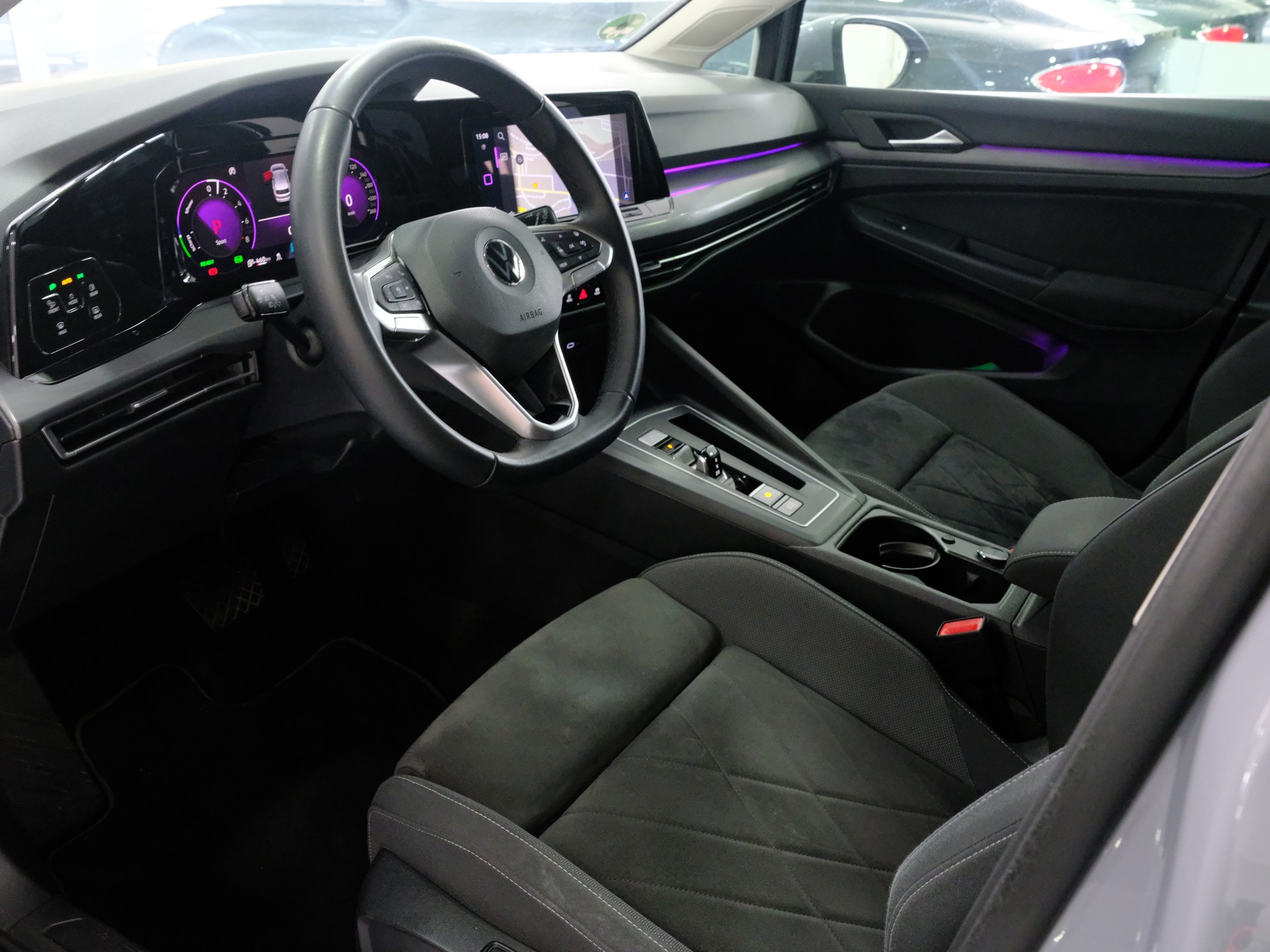 VW Golf 1.4 TSI PHEV Selection-image-8