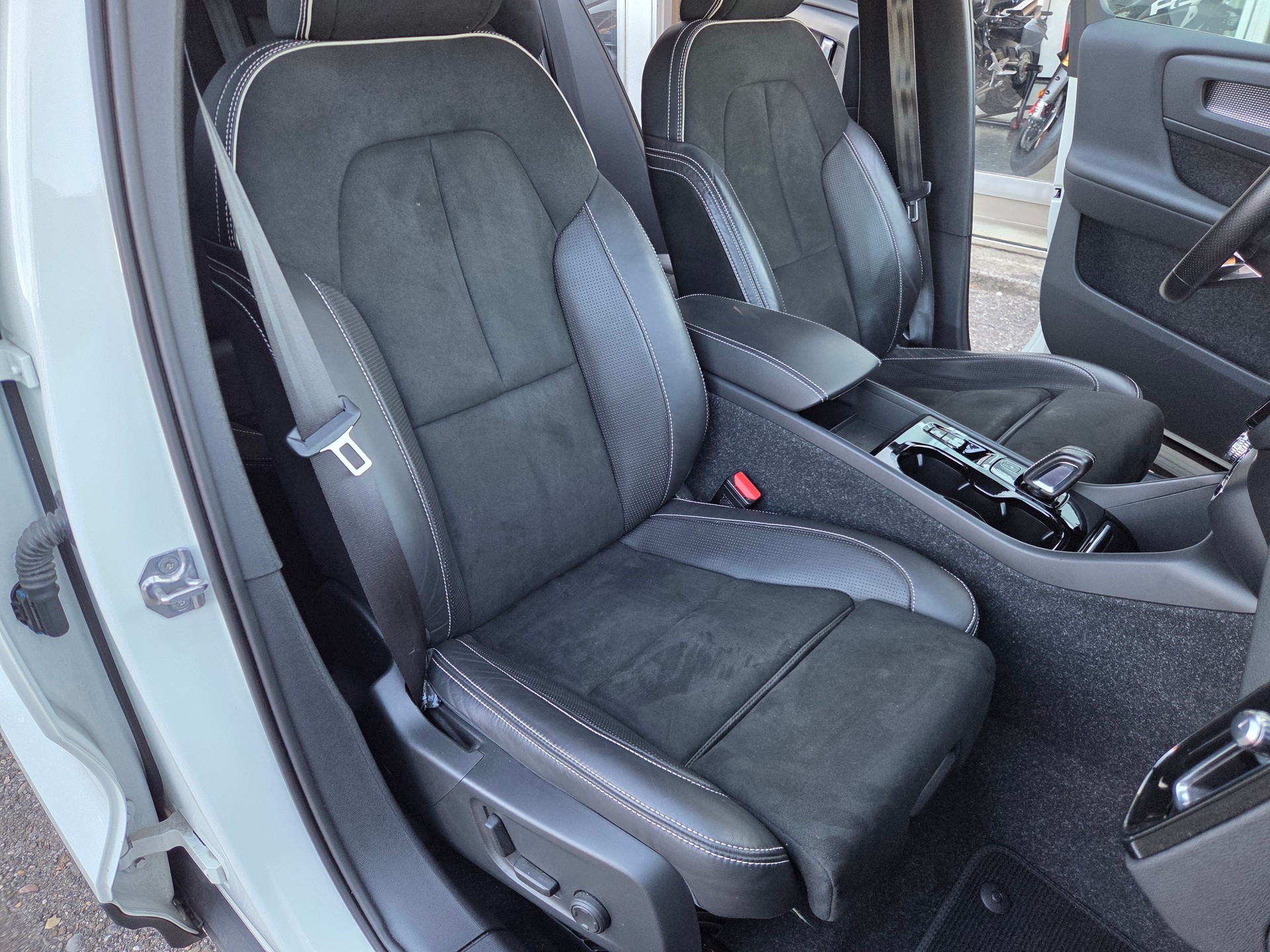 VOLVO XC40 T5 TwE R-Design DCT-image-11