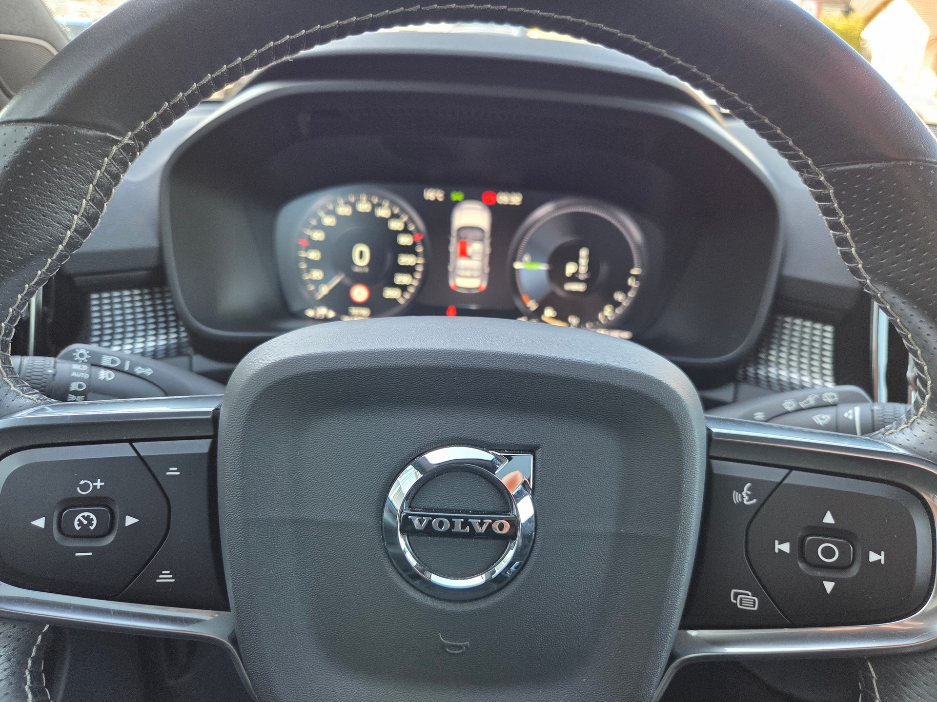 VOLVO XC40 T5 TwE R-Design DCT-image-20