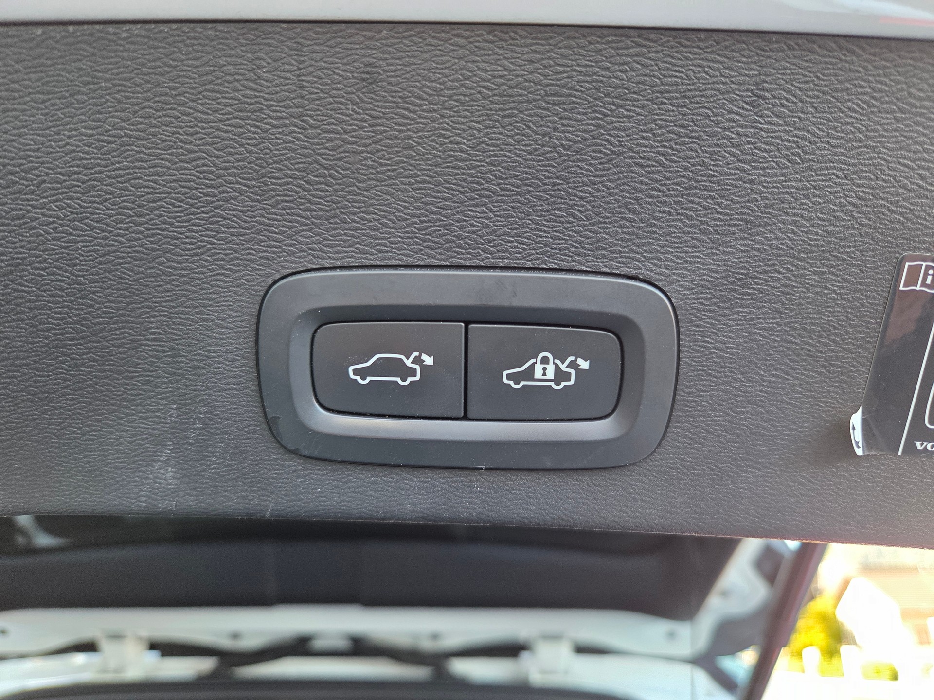 VOLVO XC40 T5 TwE R-Design DCT-image-16