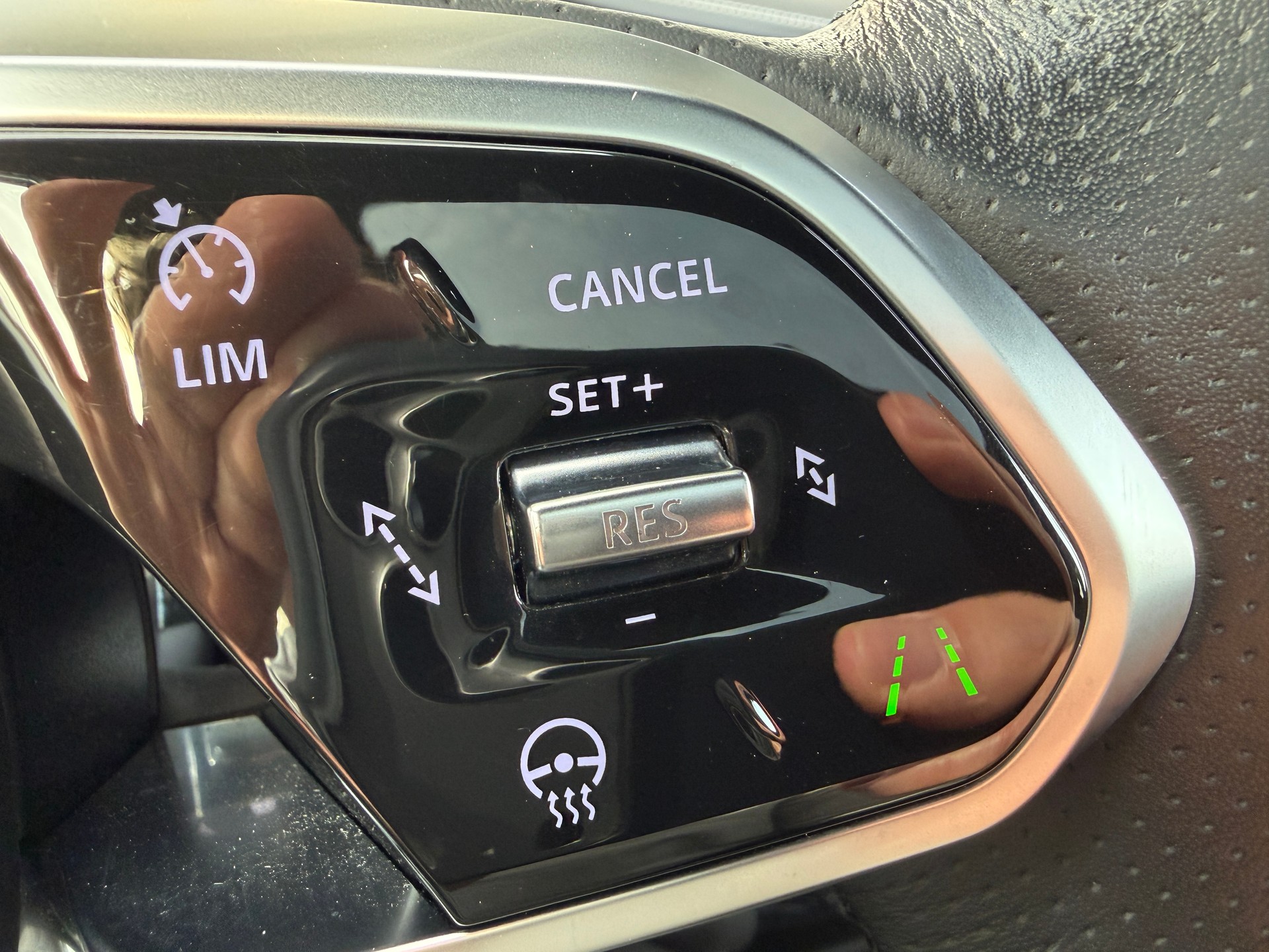 JAGUAR E-Pace 2.0d D200 R-Dynamic AWD SE-image-20