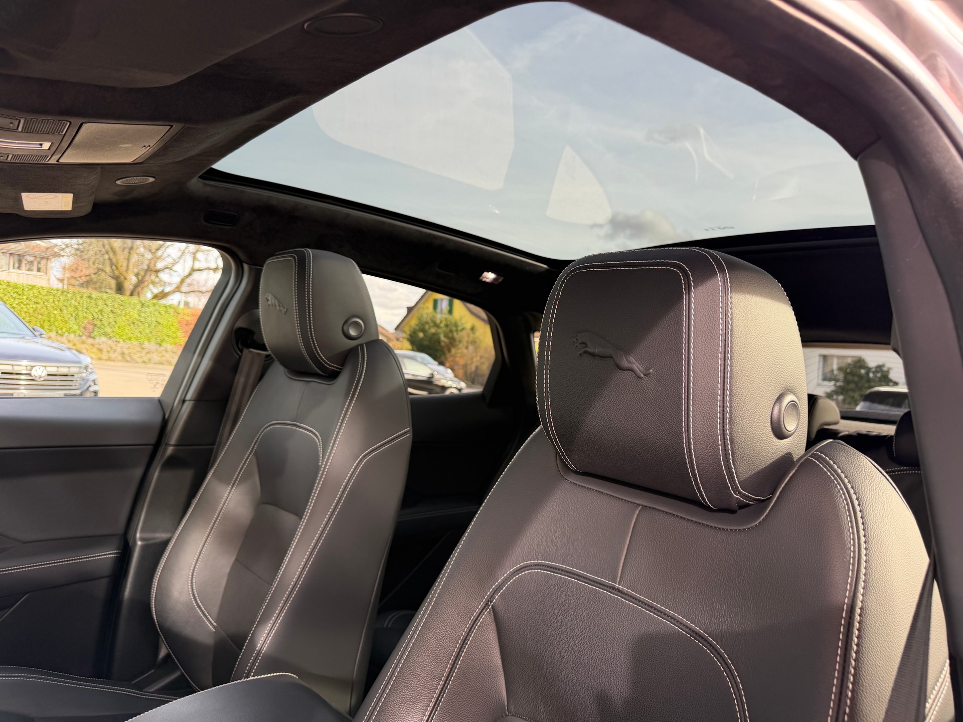JAGUAR E-Pace 2.0d D200 R-Dynamic AWD SE-image-25