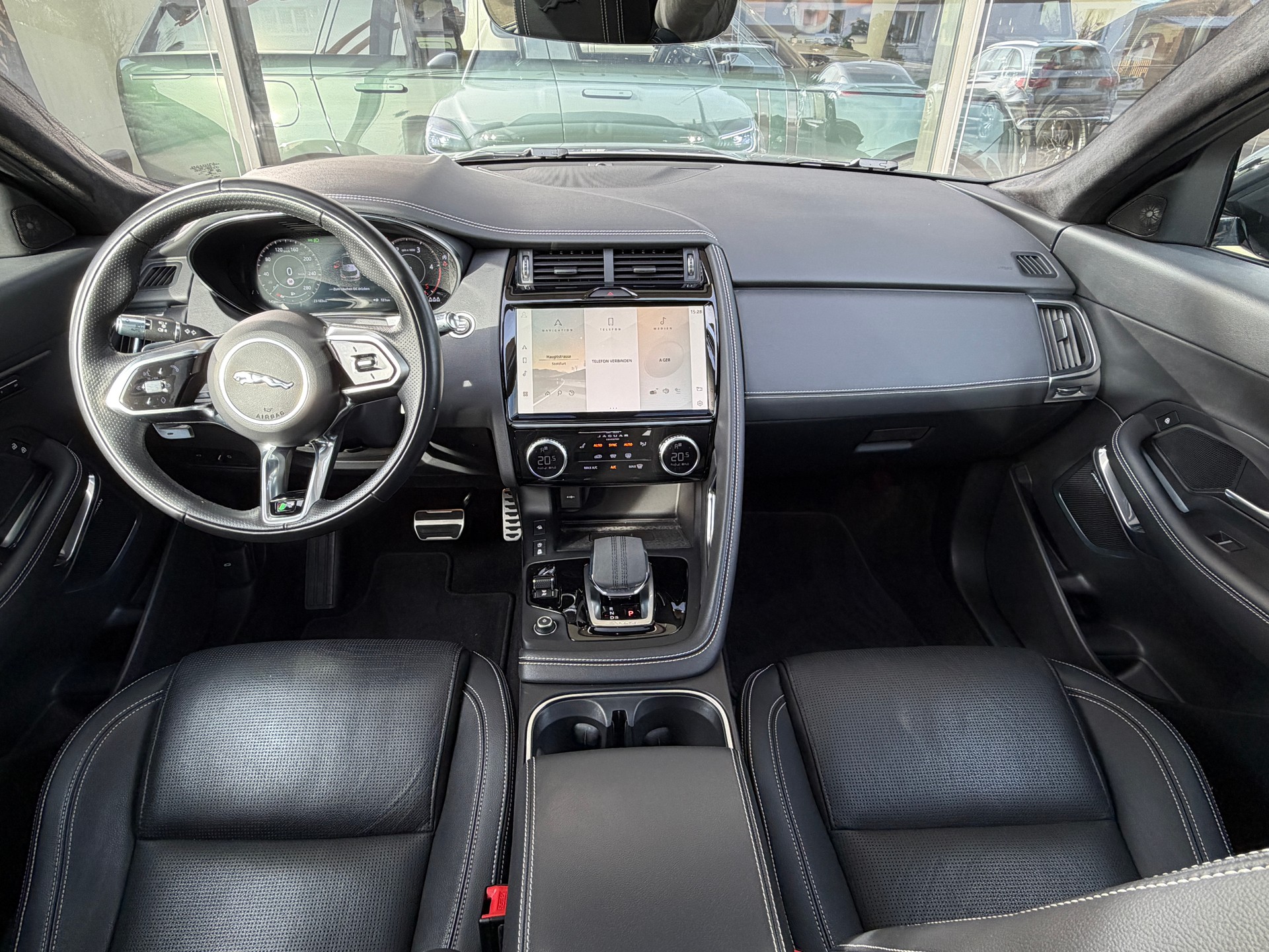 JAGUAR E-Pace 2.0d D200 R-Dynamic AWD SE-image-12
