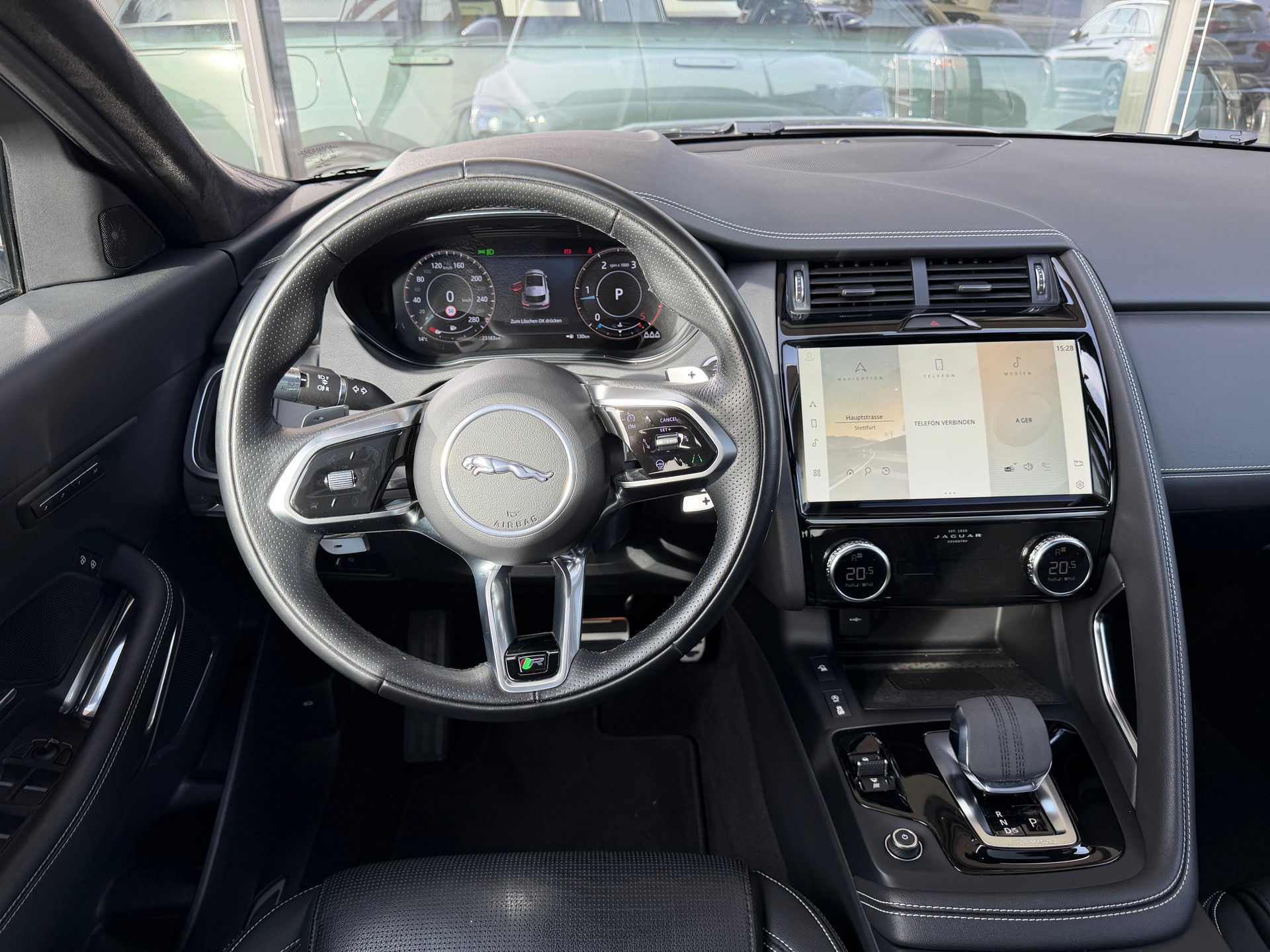 JAGUAR E-Pace 2.0d D200 R-Dynamic AWD SE-image-13