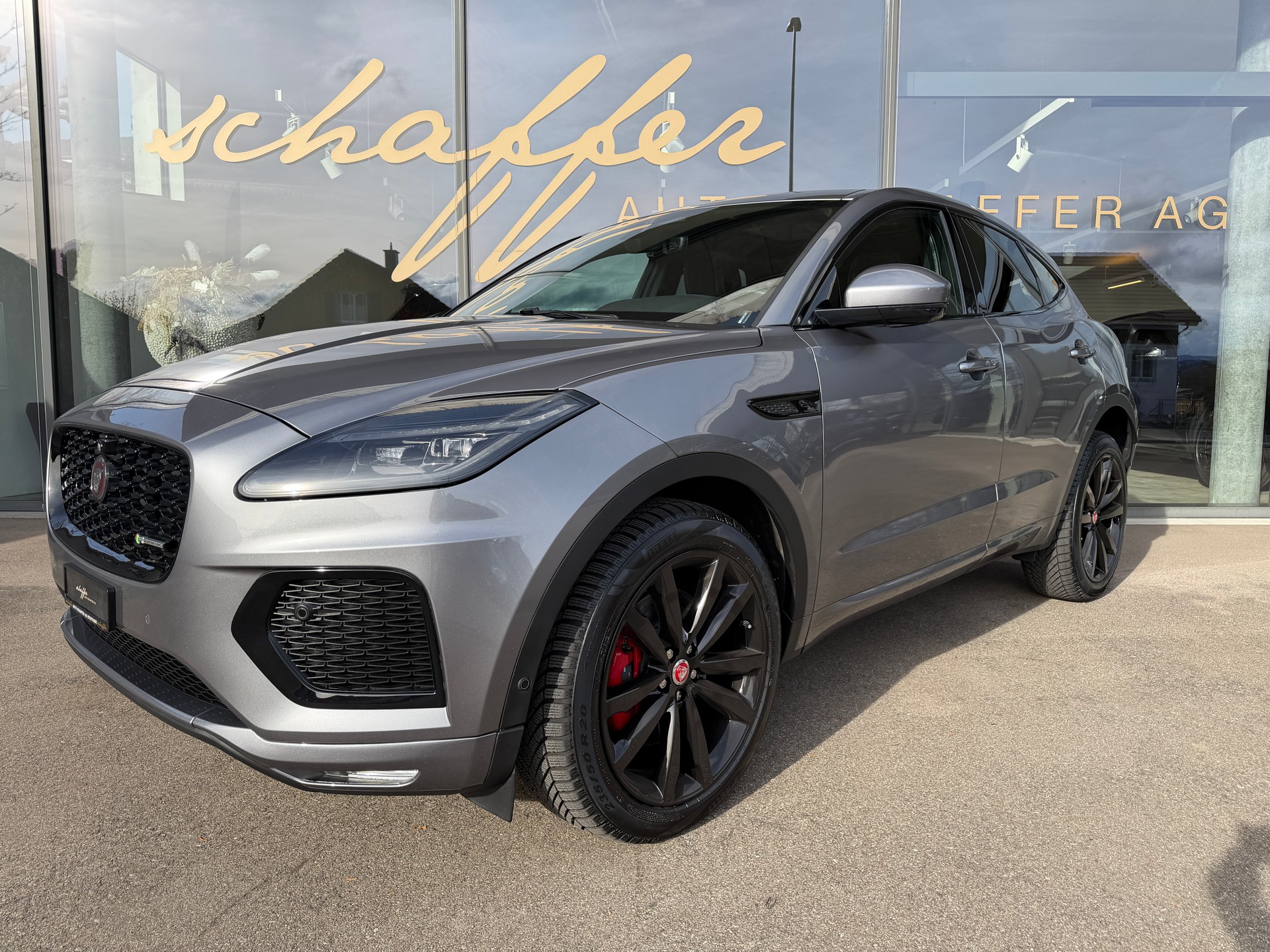 JAGUAR E-Pace 2.0d D200 R-Dynamic AWD SE-showroom-element-1