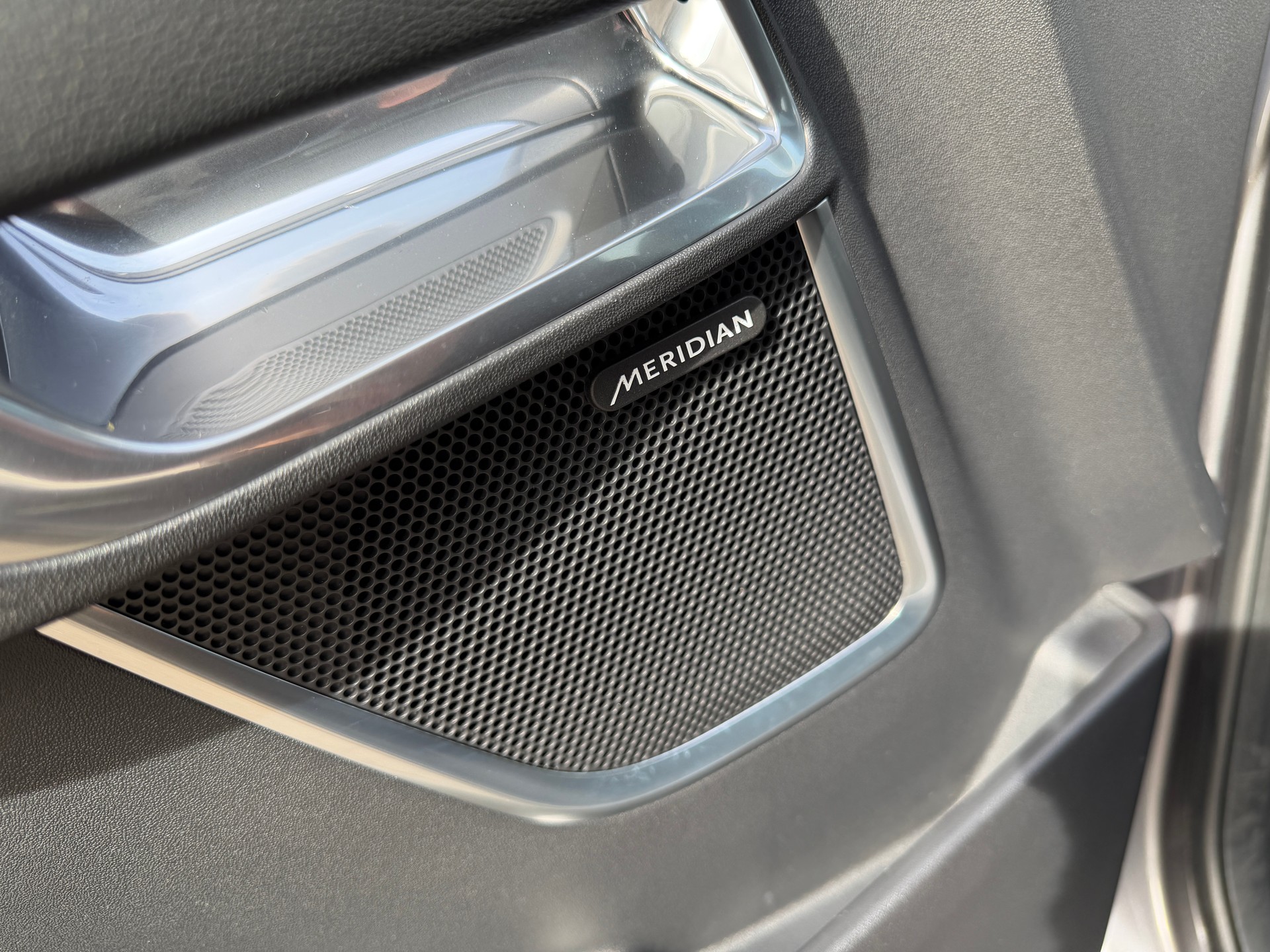 JAGUAR E-Pace 2.0d D200 R-Dynamic AWD SE-image-19