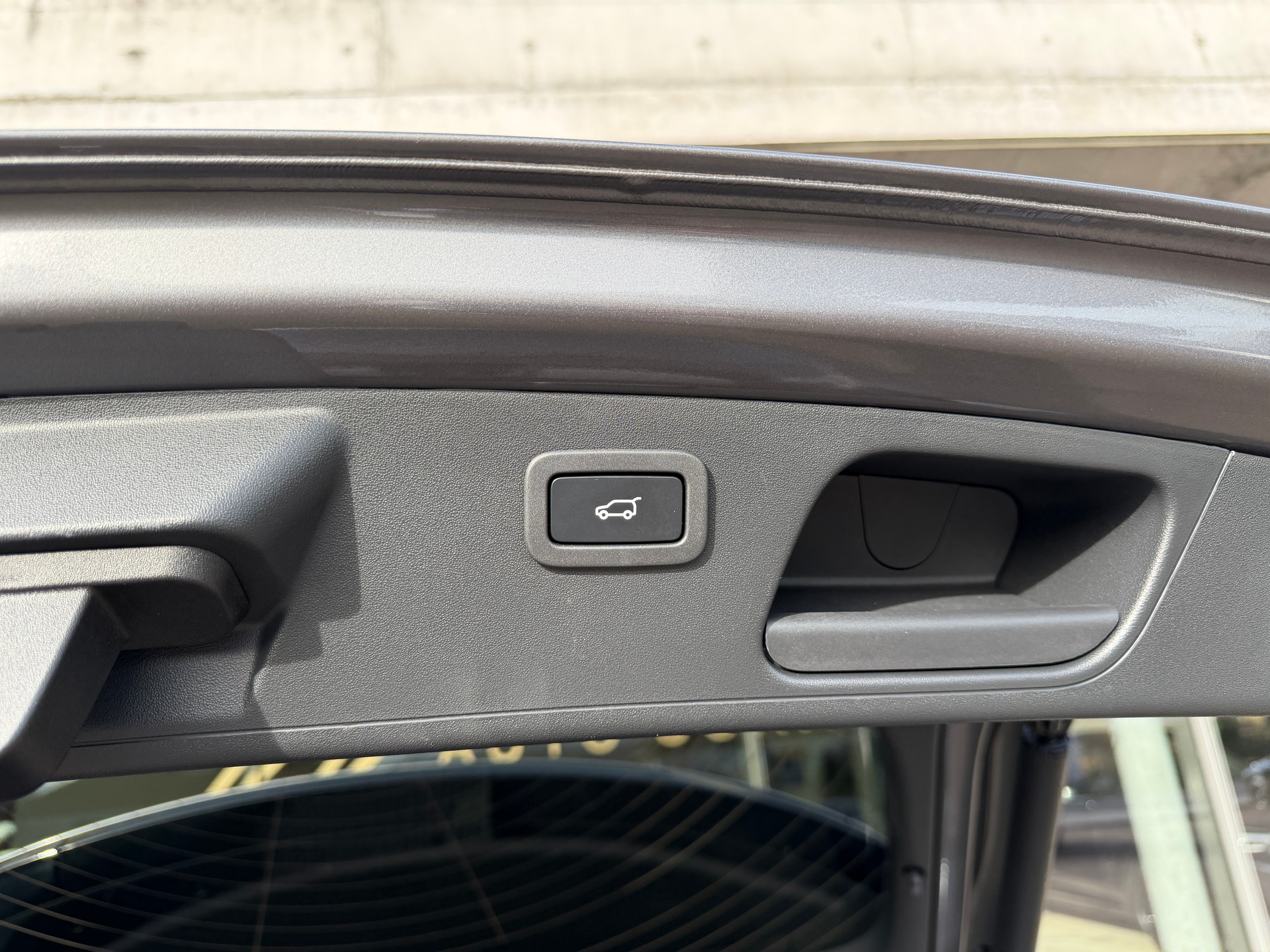 JAGUAR E-Pace 2.0d D200 R-Dynamic AWD SE-image-23