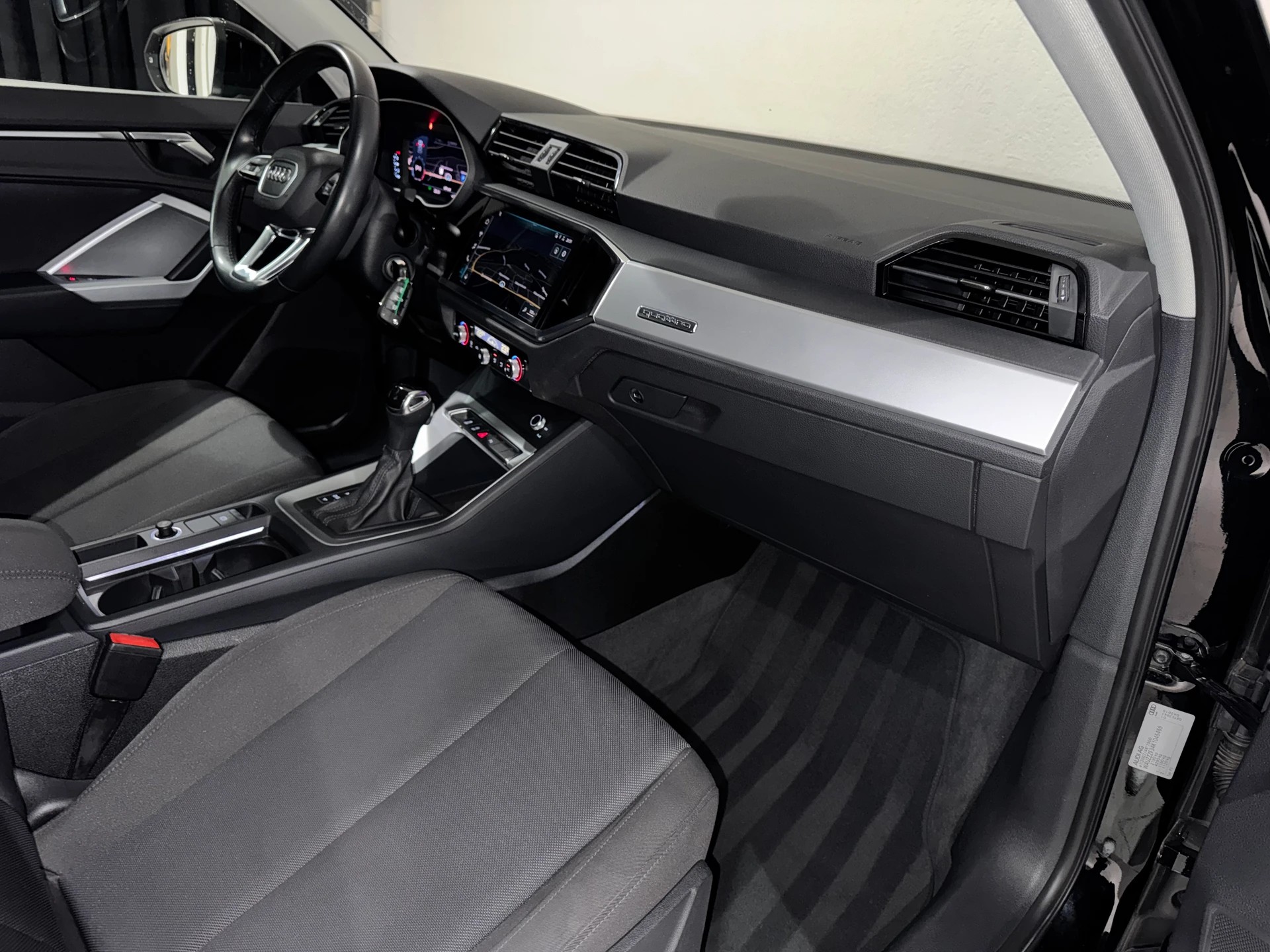 AUDI Q3 40 TFSI quattro S-tronic-image-12