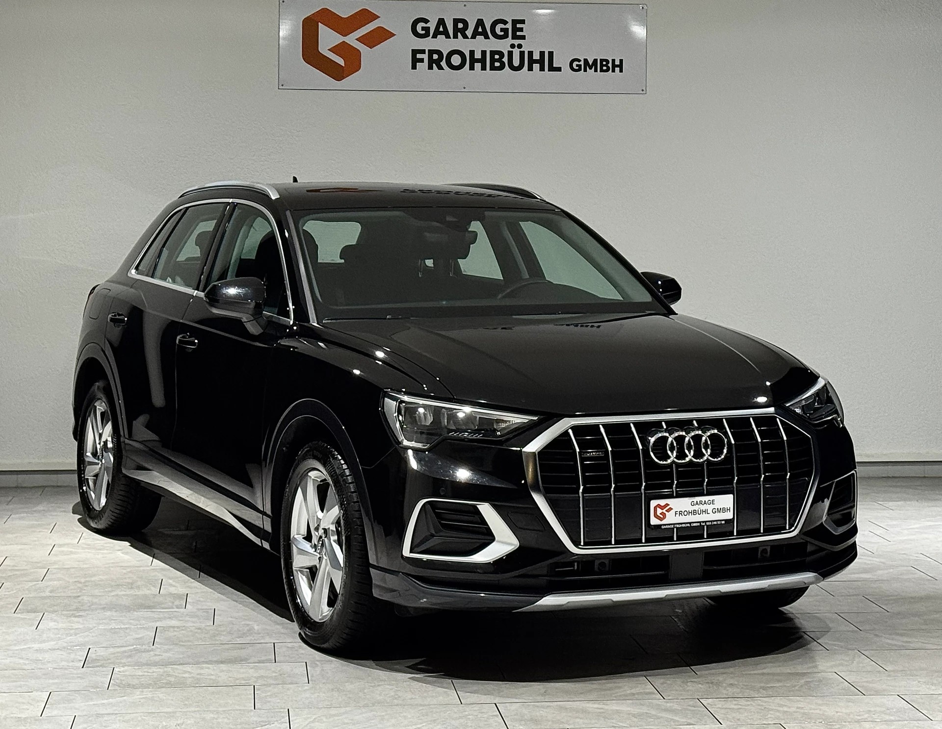 AUDI Q3 40 TFSI quattro S-tronic-showroom-element-1