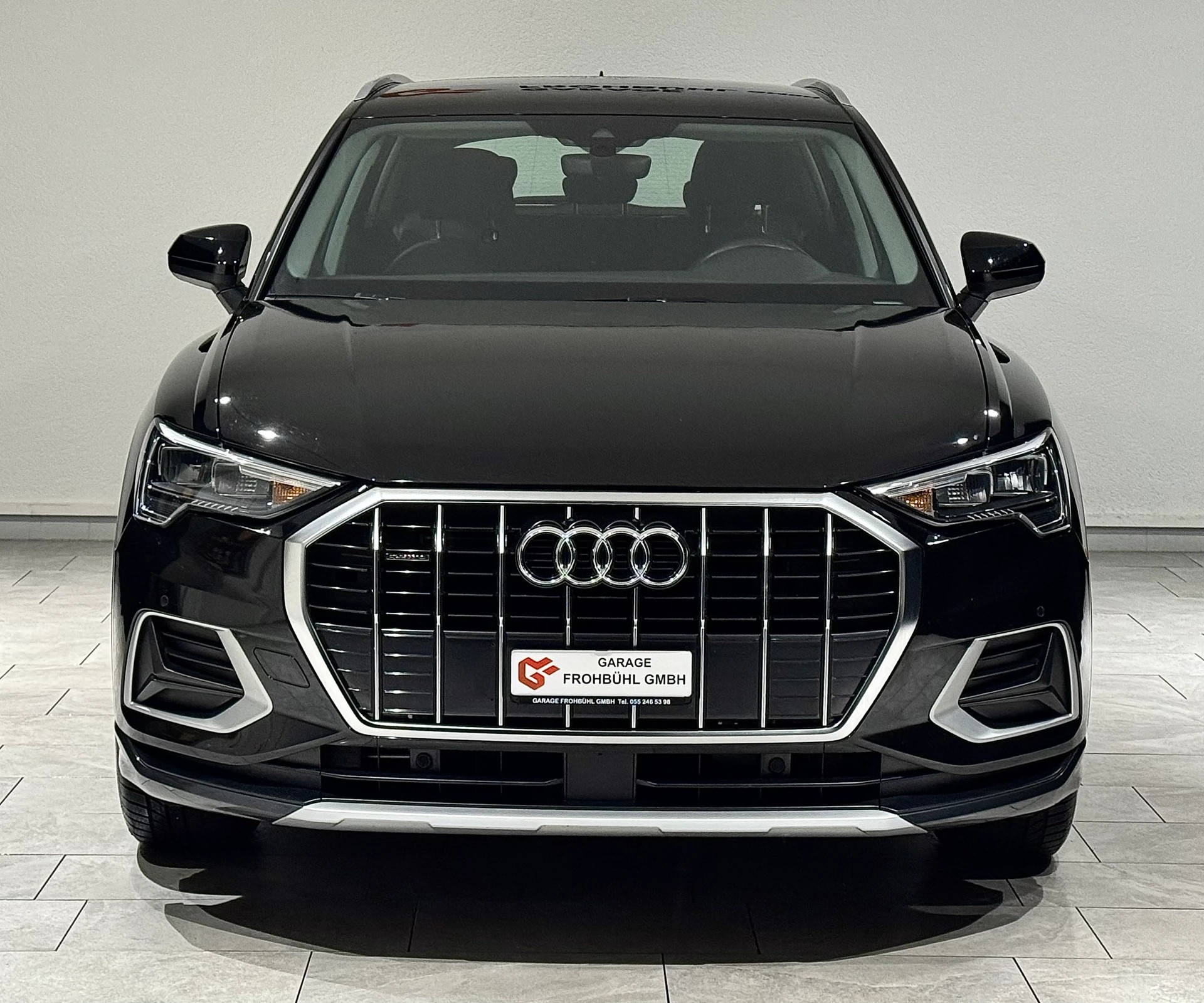 AUDI Q3 40 TFSI quattro S-tronic-showroom-element-2