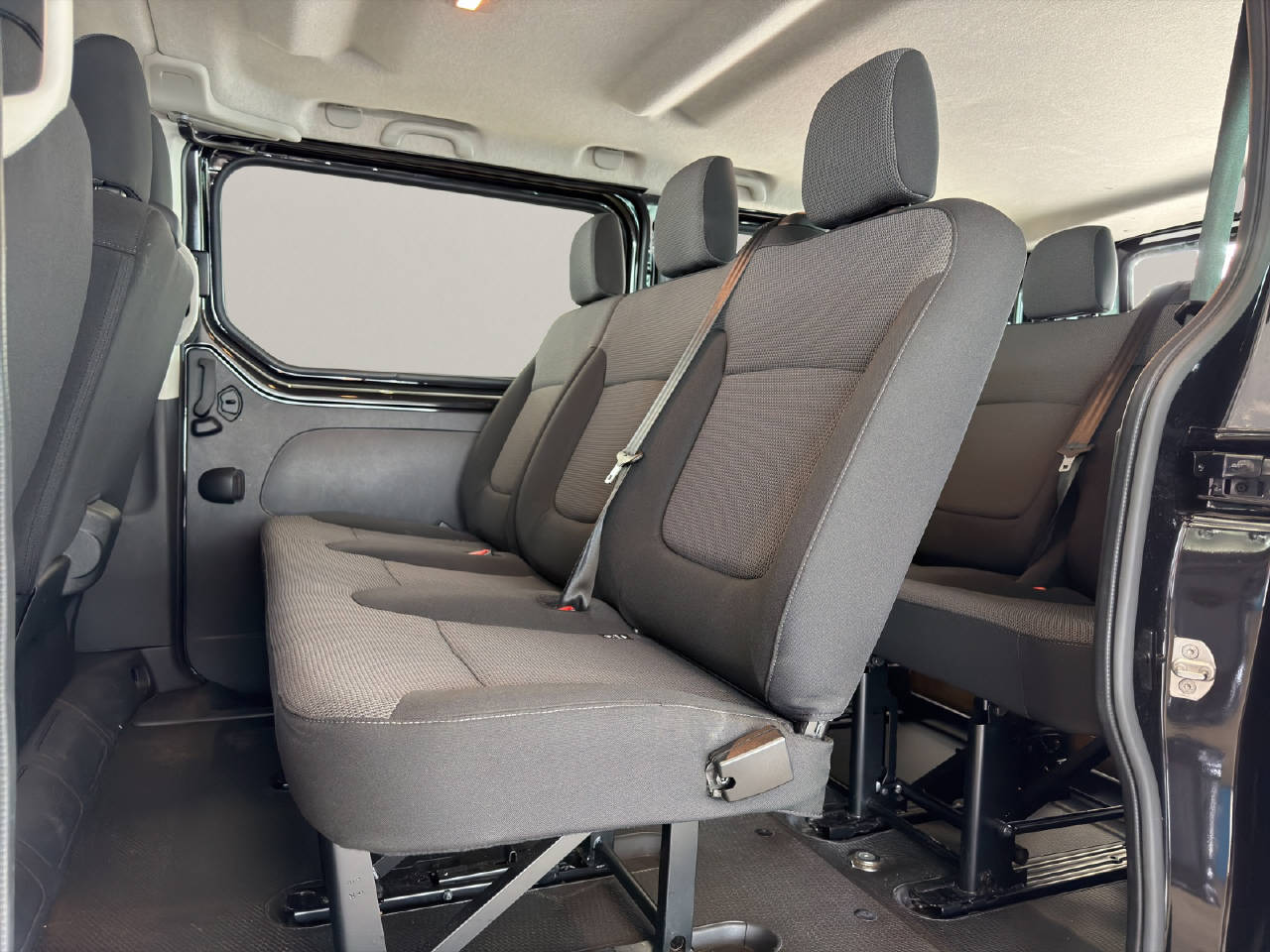 RENAULT Trafic Grand Passenger 2.0 dCi Blue 150 evolution-image-11