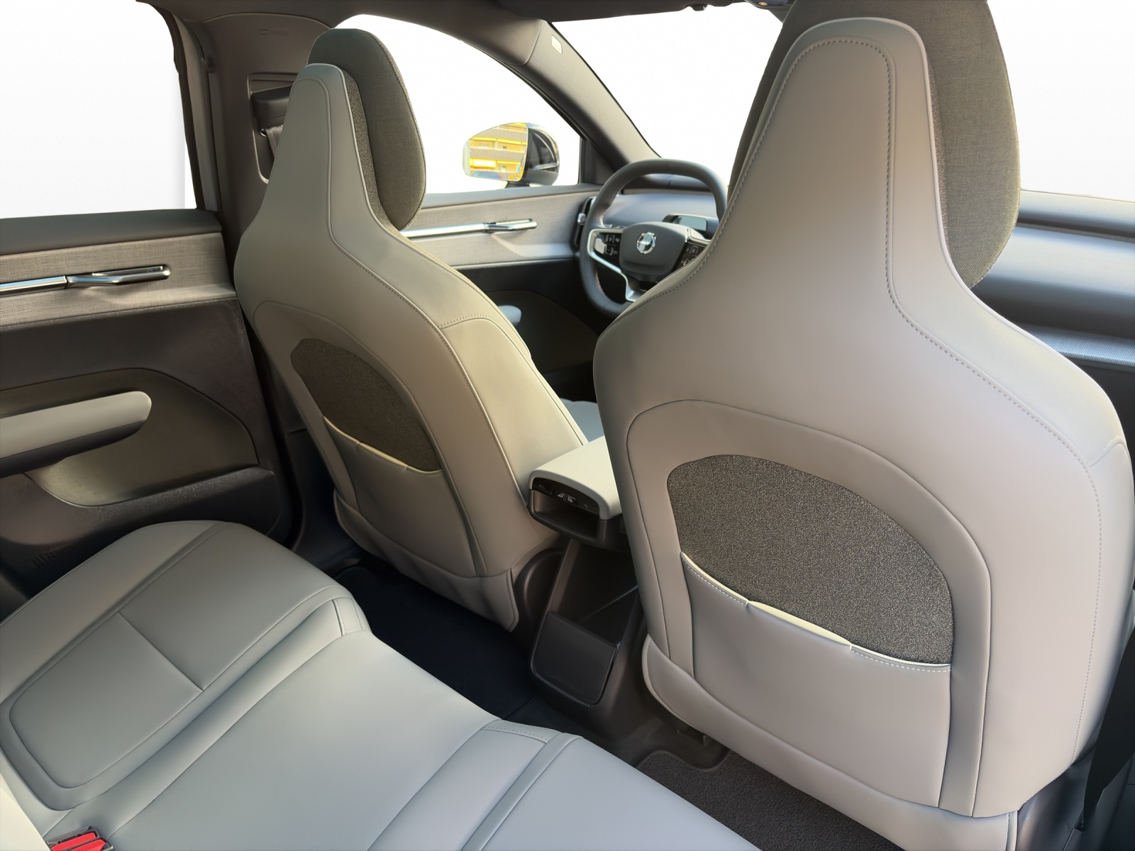 VOLVO EX30 CC E60 Twin Performance AWD-image-13