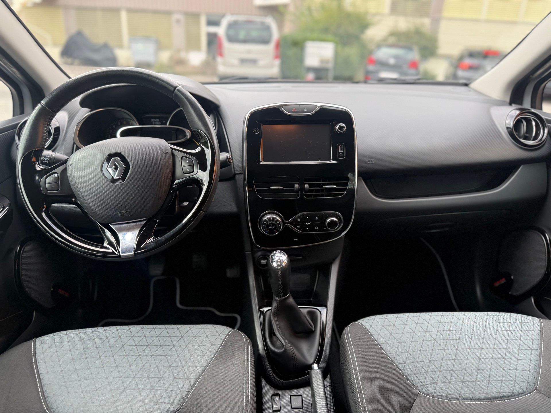 RENAULT Clio 0.9 12V Expression-image-8