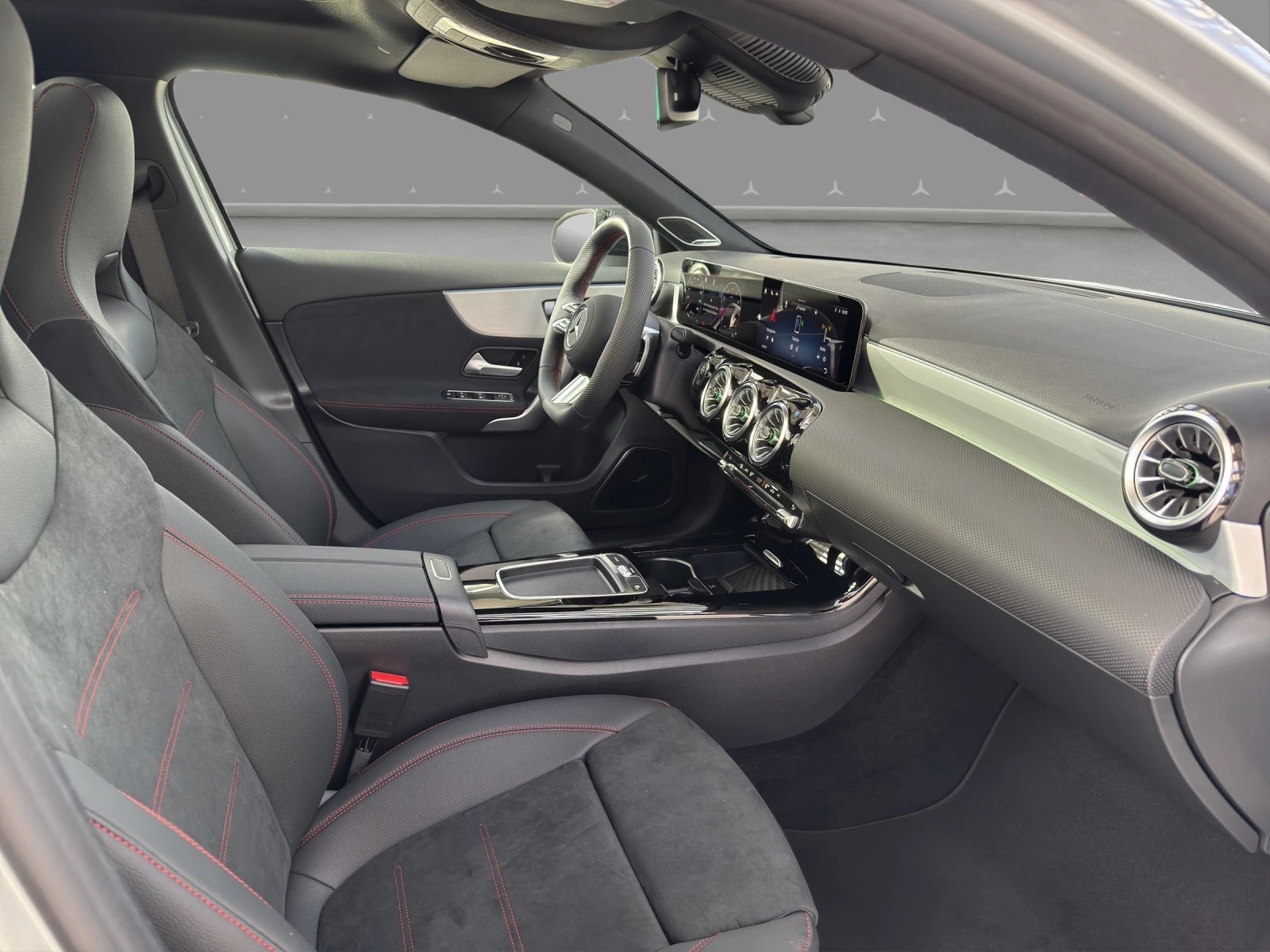MERCEDES-BENZ A 200 Night Star - AMG / Rückfahrkamera / Sitzmemory / Soundsystem / Panorama-Dach-image-14