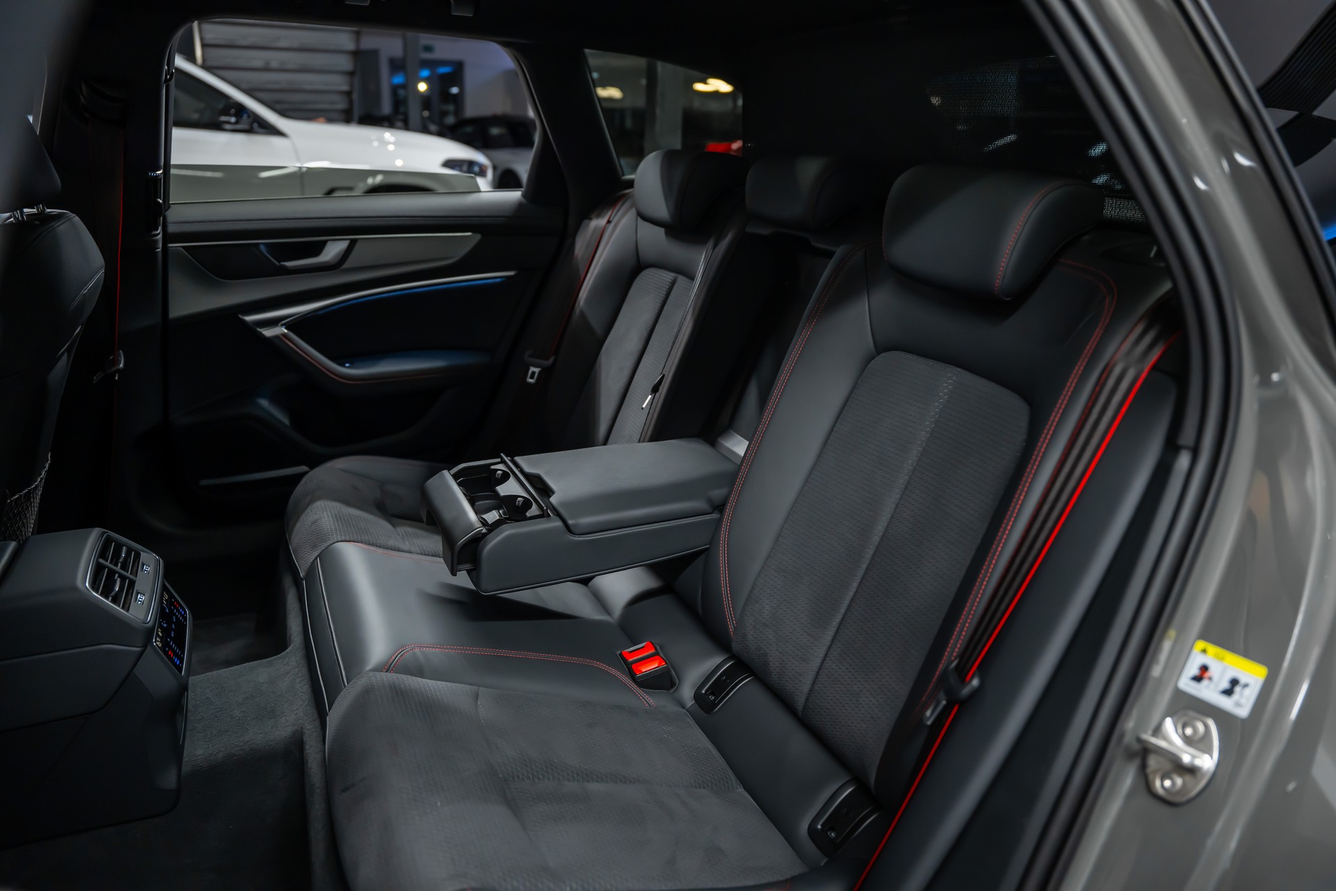 AUDI S6 Avant 3.0 TDI quattro tiptronic *Matrix*Panorama*360°*B&O*AHK*-image-16