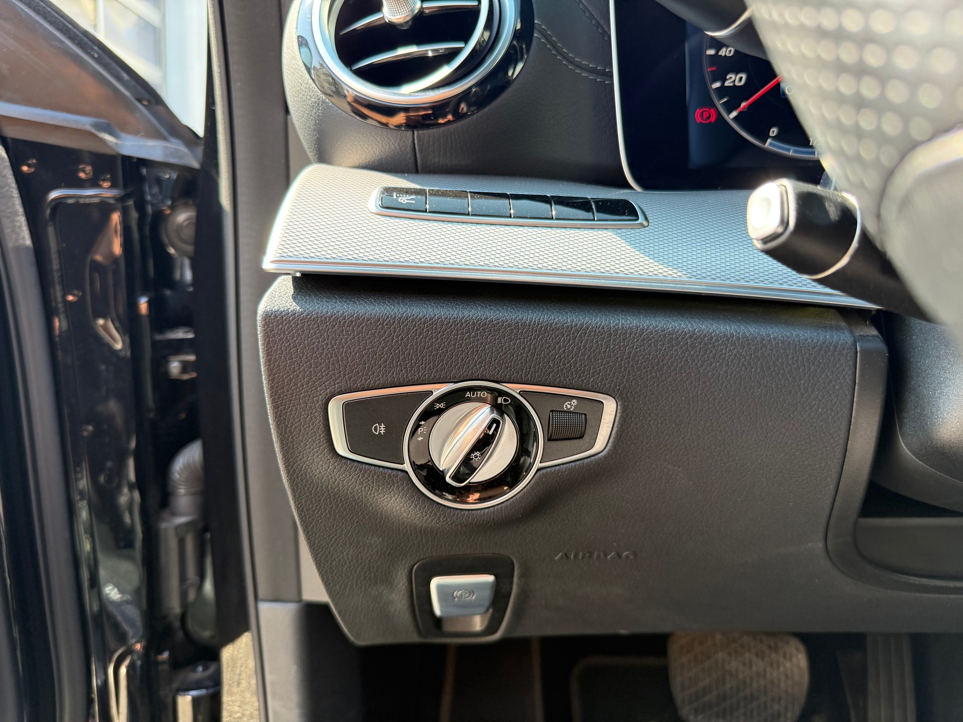 MERCEDES-BENZ E 200 4 Matic 9G-Tronic-image-22
