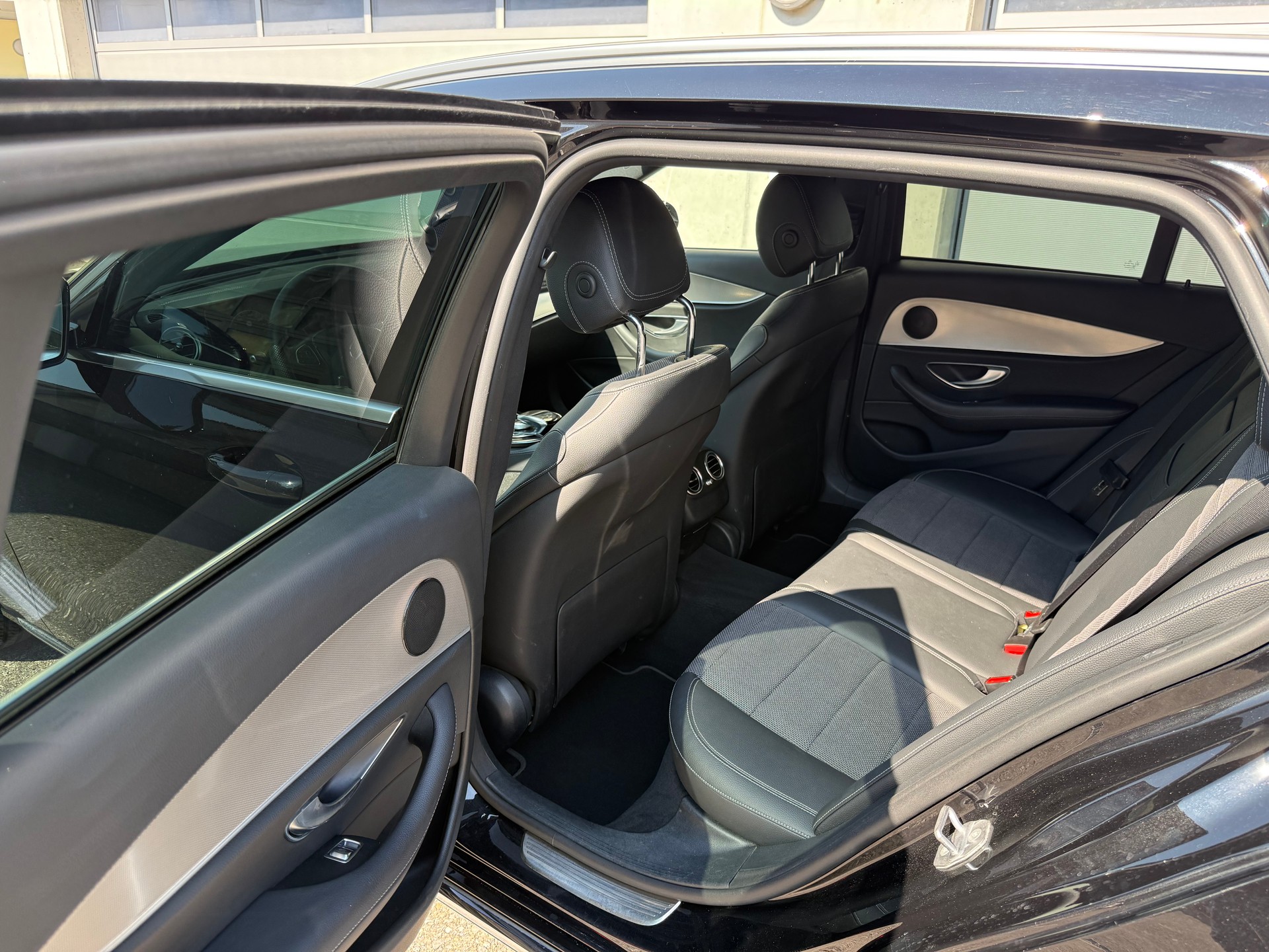 MERCEDES-BENZ E 200 4 Matic 9G-Tronic-image-23