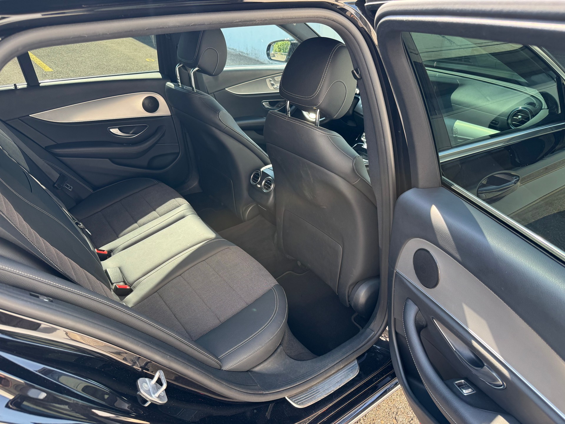 MERCEDES-BENZ E 200 4 Matic 9G-Tronic-image-25