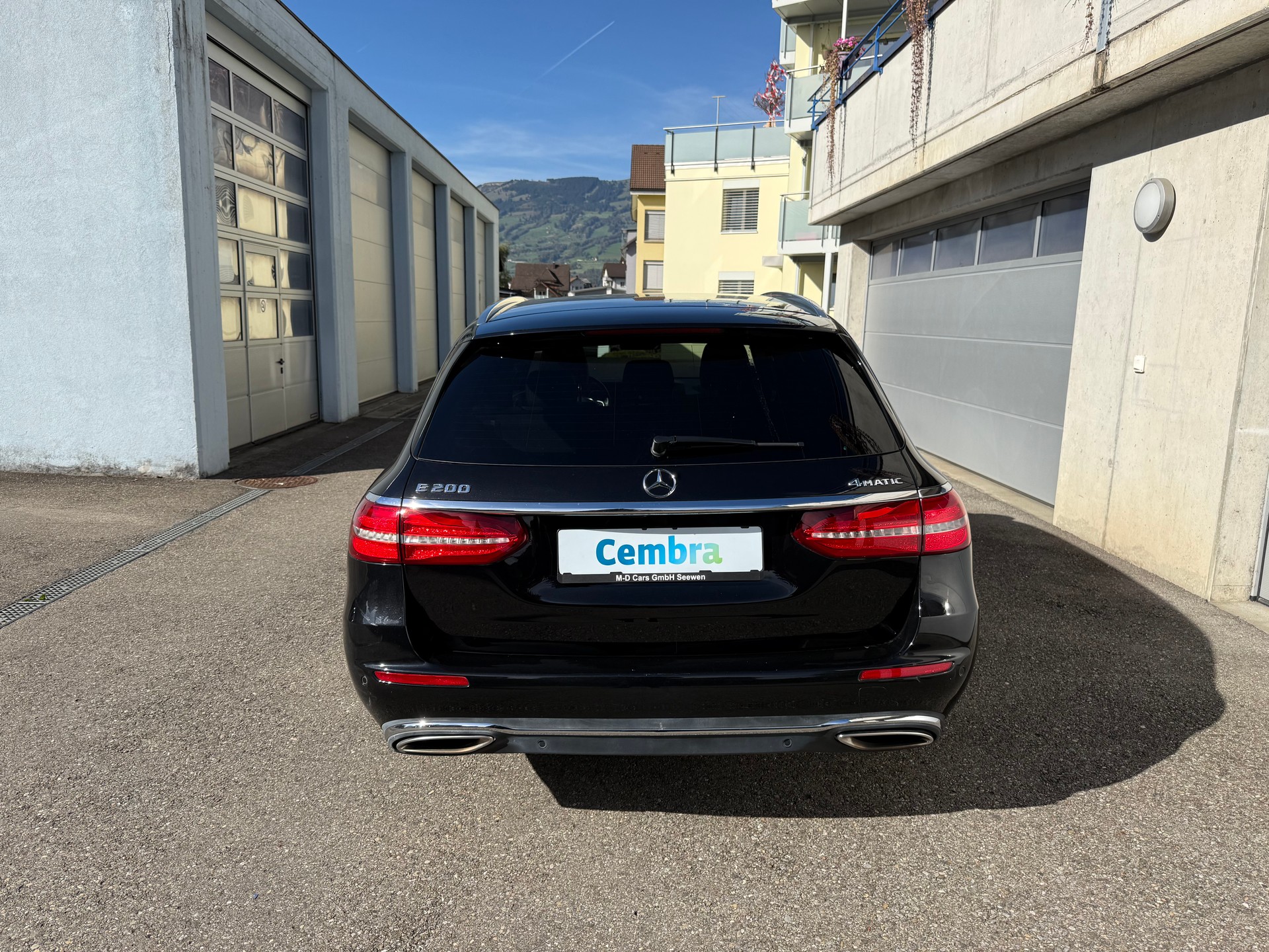 MERCEDES-BENZ E 200 4 Matic 9G-Tronic-image-4