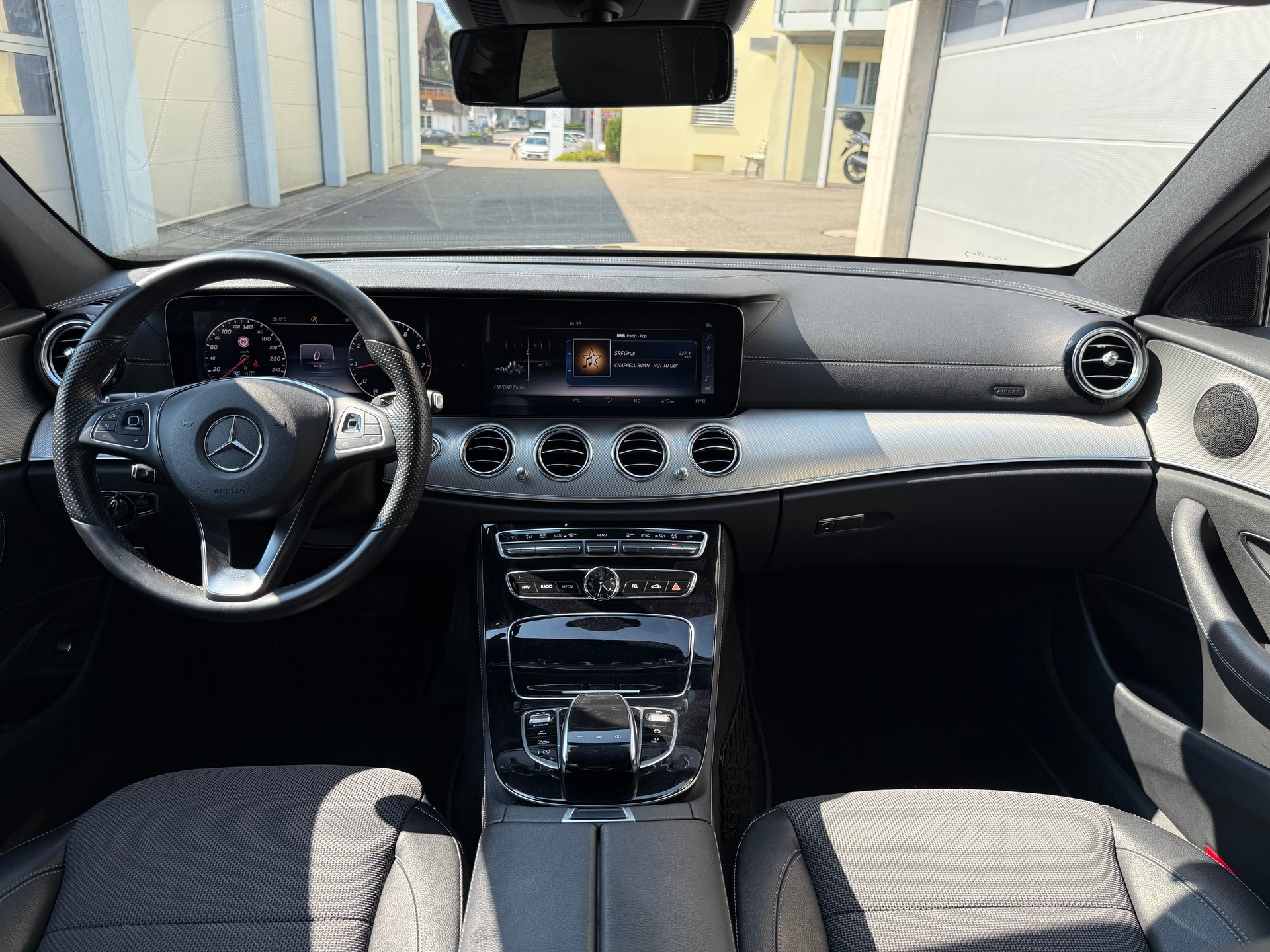 MERCEDES-BENZ E 200 4 Matic 9G-Tronic-image-20