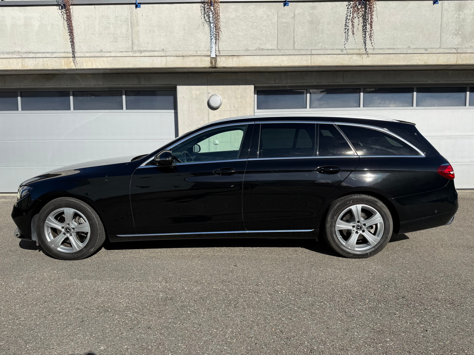 MERCEDES-BENZ E 200 4 Matic 9G-Tronic-image-6