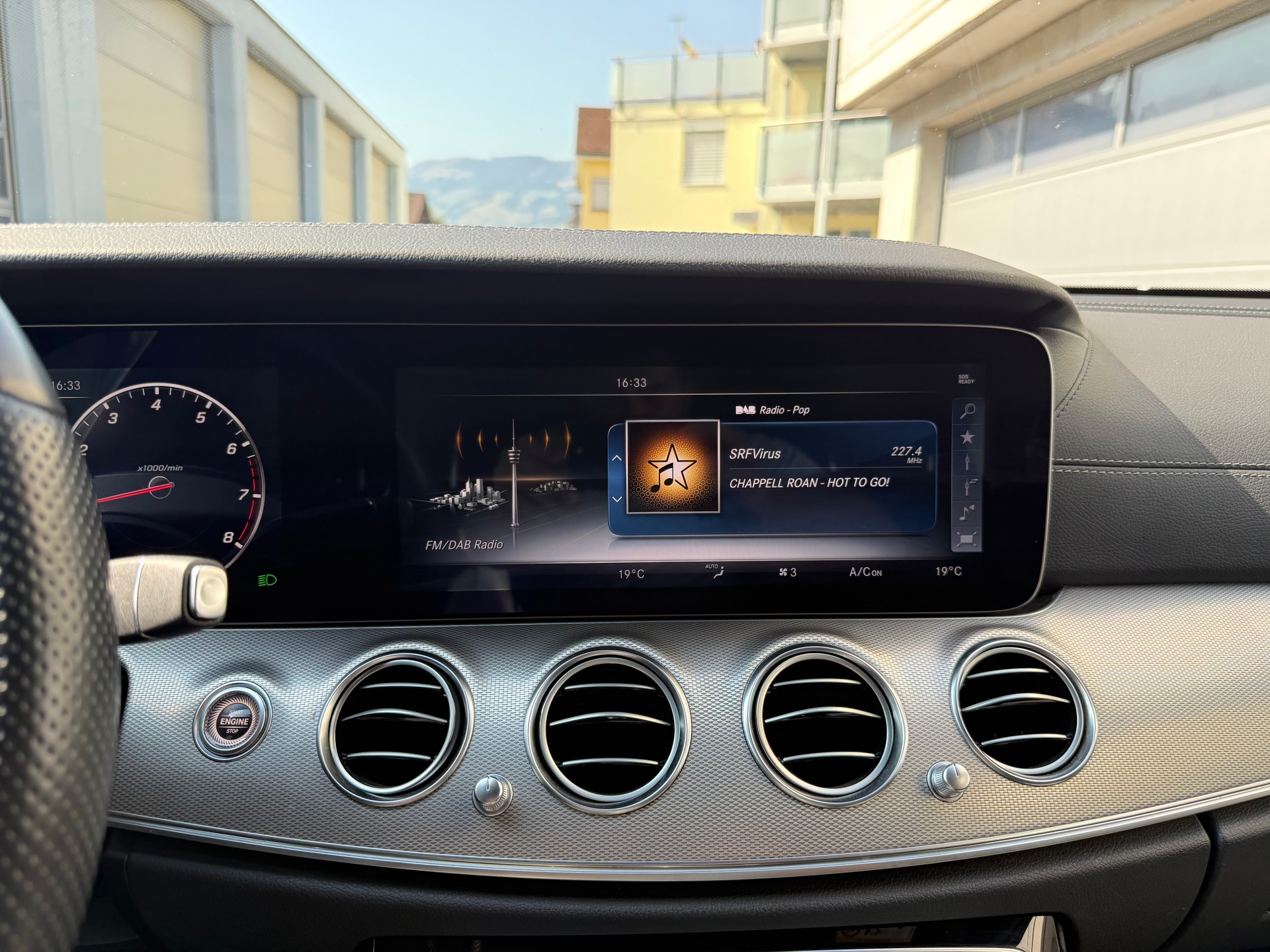 MERCEDES-BENZ E 200 4 Matic 9G-Tronic-image-15