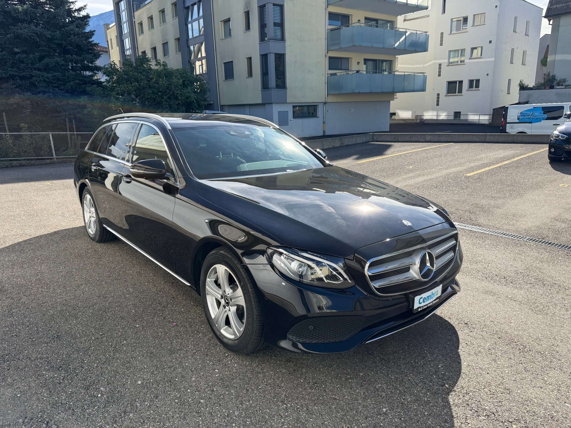 MERCEDES-BENZ E 200 4 Matic 9G-Tronic-showroom-element-2