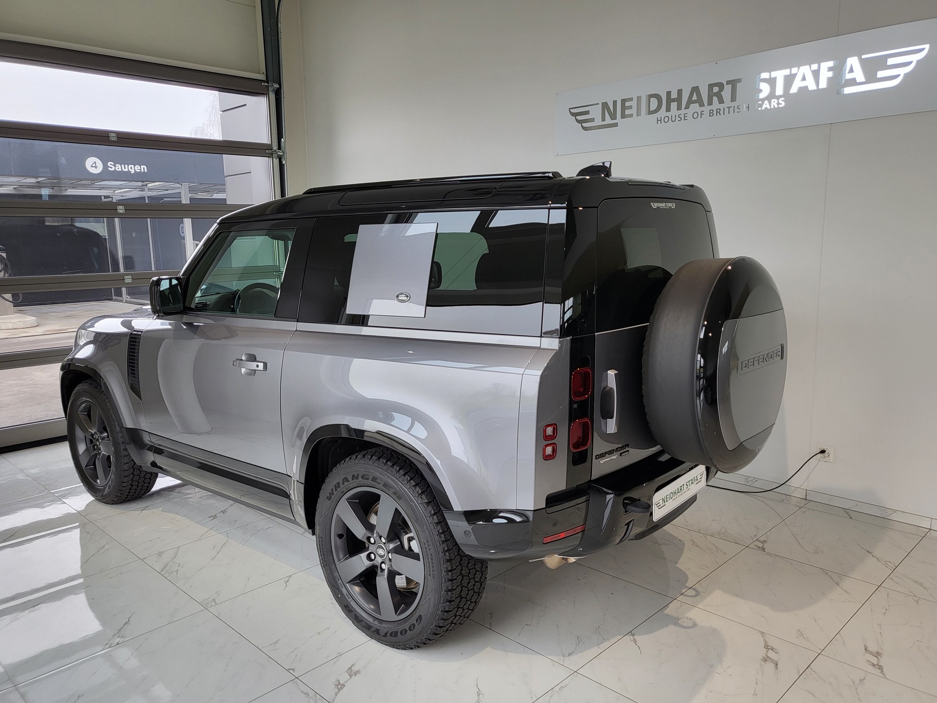 LAND ROVER Defender 90 3.0D I6 300 X-Dynamics SE AT8-showroom-element-2