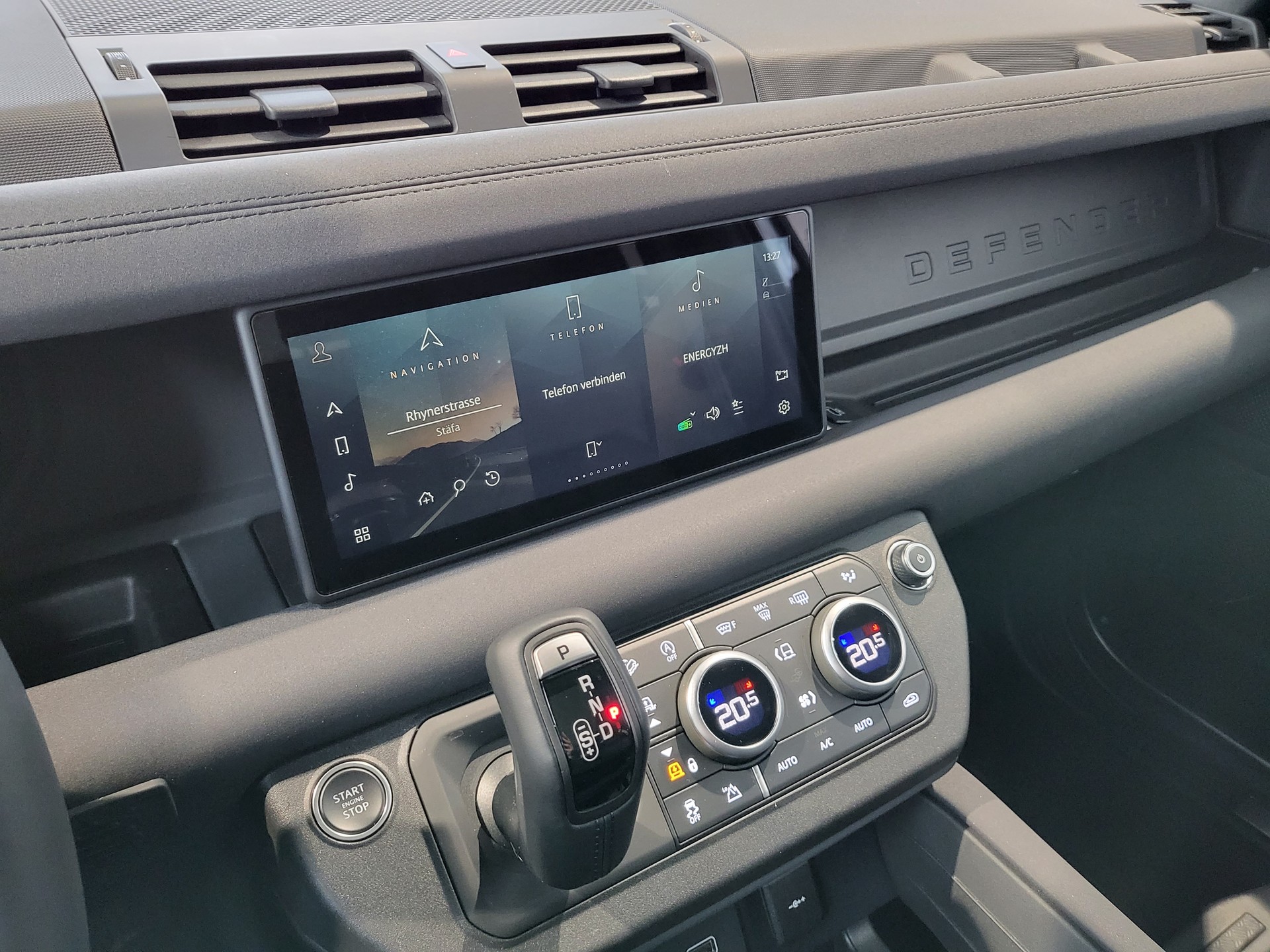 LAND ROVER Defender 90 3.0D I6 300 X-Dynamics SE AT8-image-8