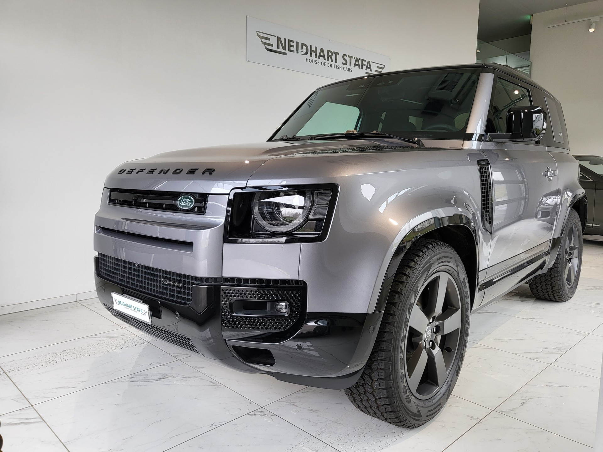 LAND ROVER Defender 90 3.0D I6 300 X-Dynamics SE AT8-showroom-element-1