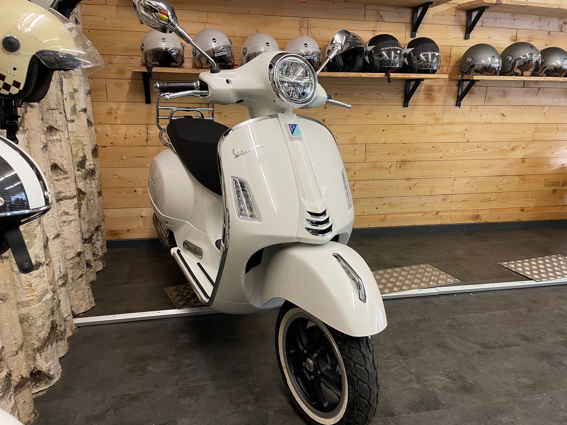 PIAGGIO Vespa GTS 125 Super RST E5+-image-3