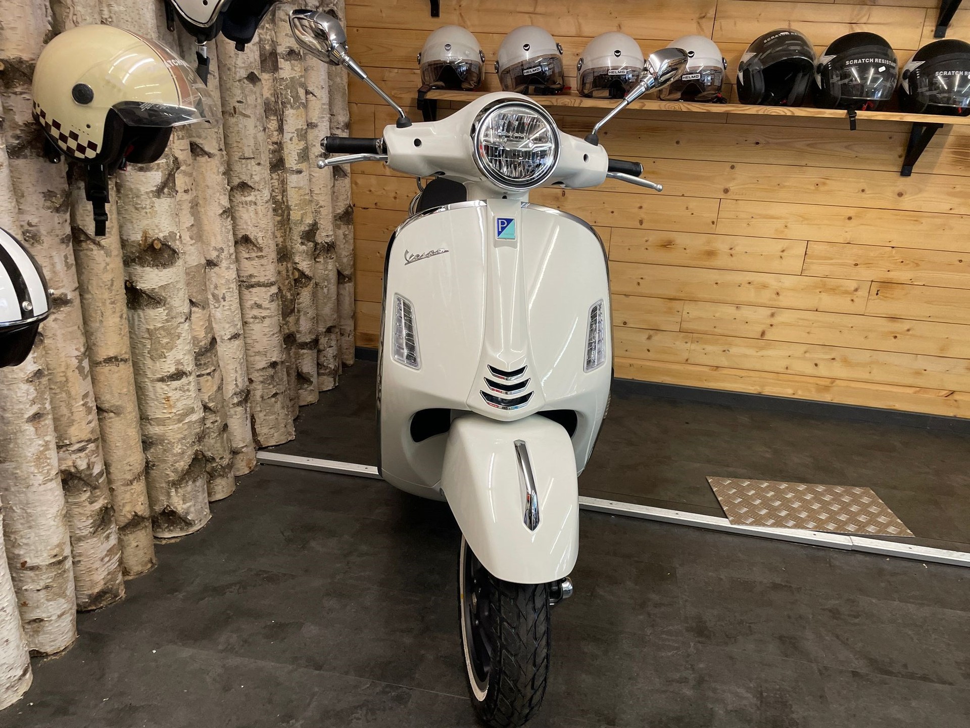 PIAGGIO Vespa GTS 125 Super RST E5+-image-2