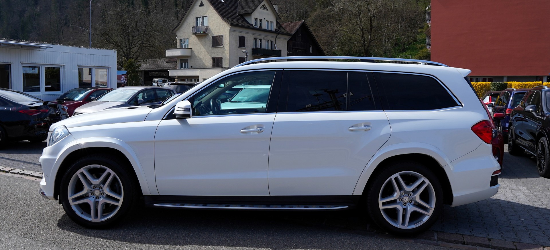 MERCEDES-BENZ GL 350 BlueTEC 4Matic 7G-TRONIC-showroom-element-1